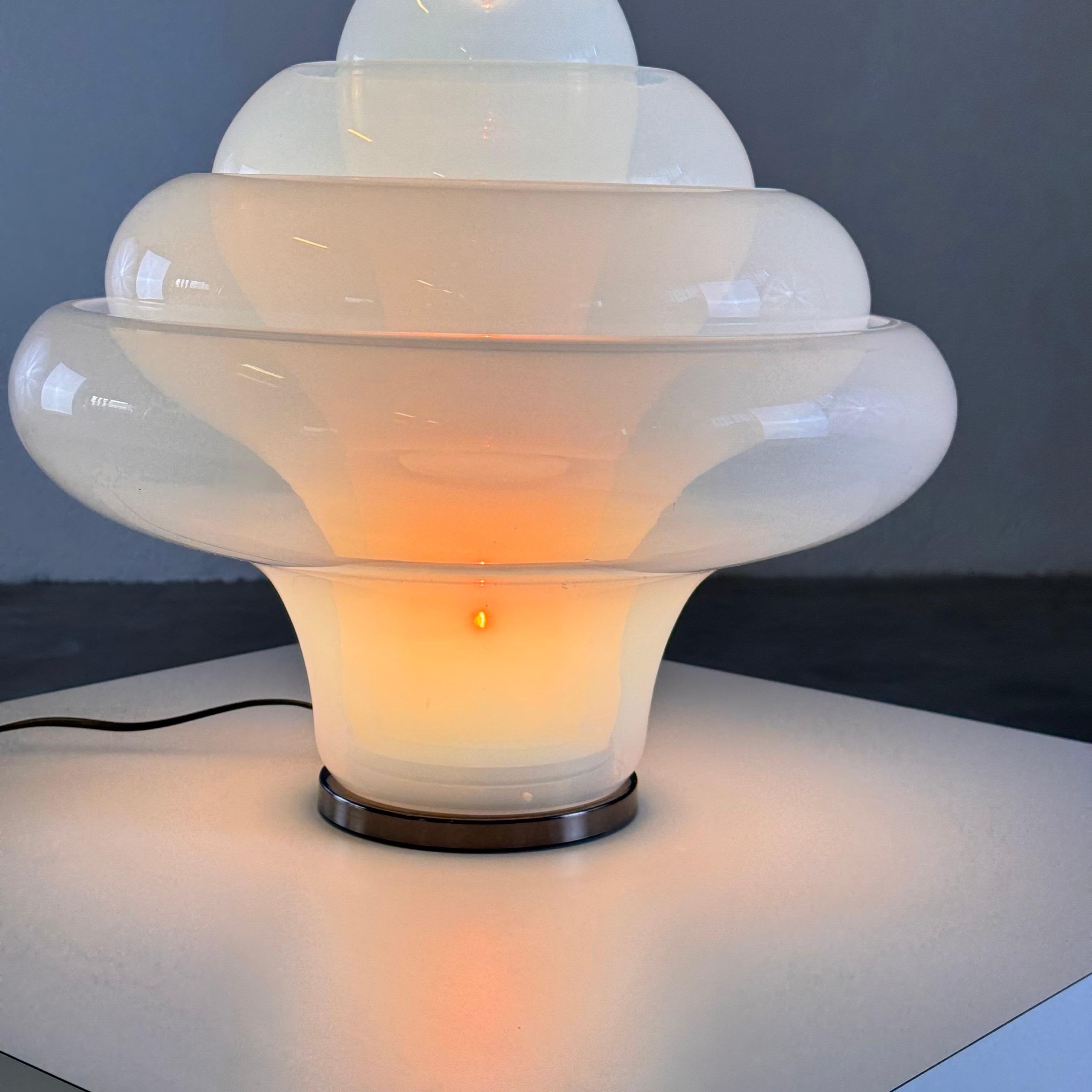 Carlo Nason LT305 'Lotus' Table Lamp for Mazzega, Opalescent Glass, 1960s Design In Good Condition In Bagnolo Mella, Brescia