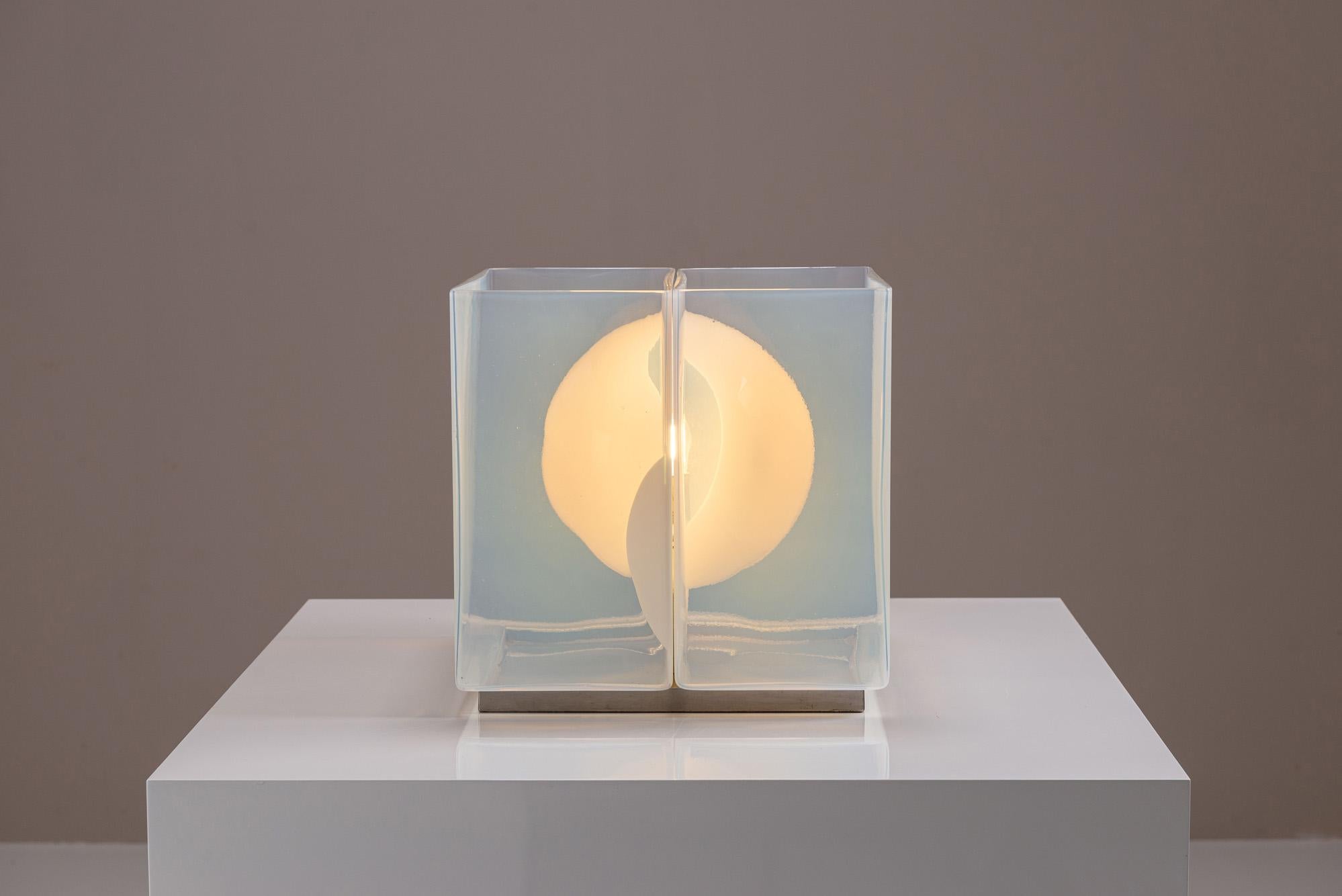 Carlo Nason LT323 Table Lamp and Vase in Opaline Glass for Mazzega, Italy 1975 For Sale 4