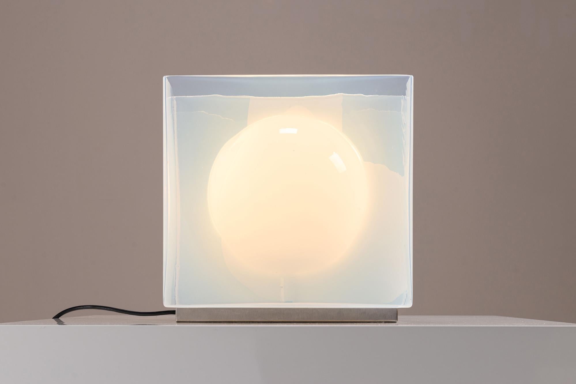 Carlo Nason LT323 Table Lamp and Vase in Opaline Glass for Mazzega, Italy 1975 For Sale 6