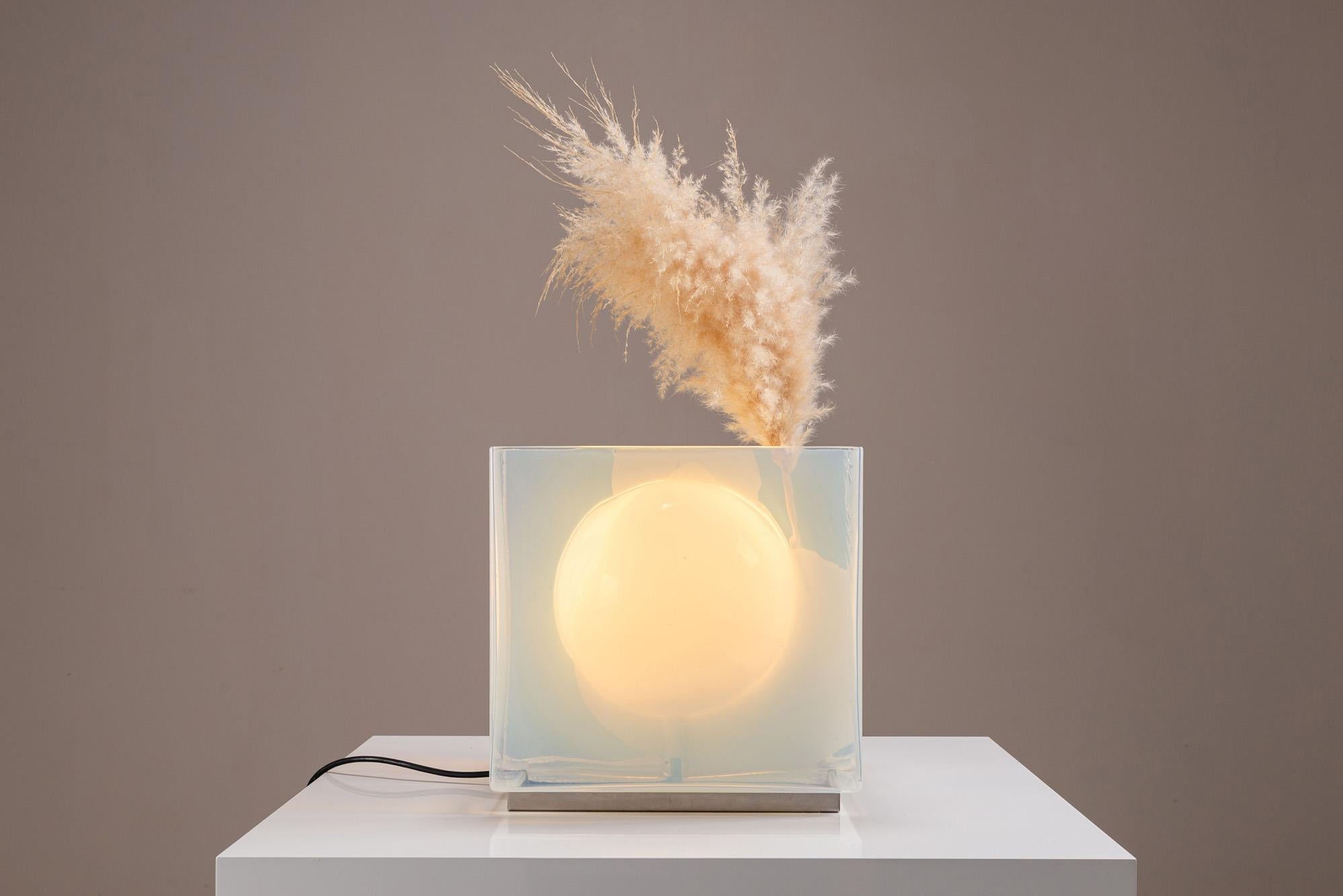 Carlo Nason LT323 Table Lamp and Vase in Opaline Glass for Mazzega, Italy 1975 For Sale 10