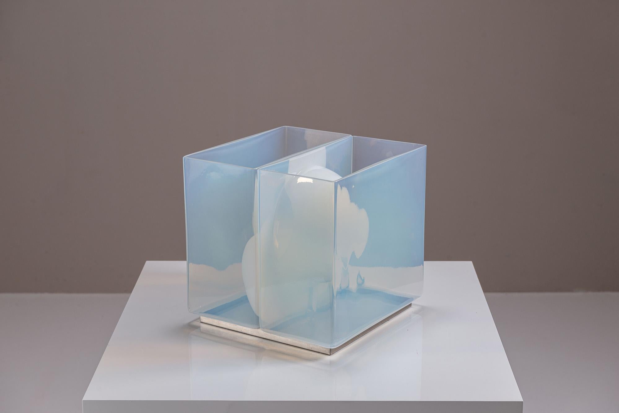 Mid-Century Modern Carlo Nason LT323 Table Lamp and Vase in Opaline Glass for Mazzega, Italy 1975 For Sale