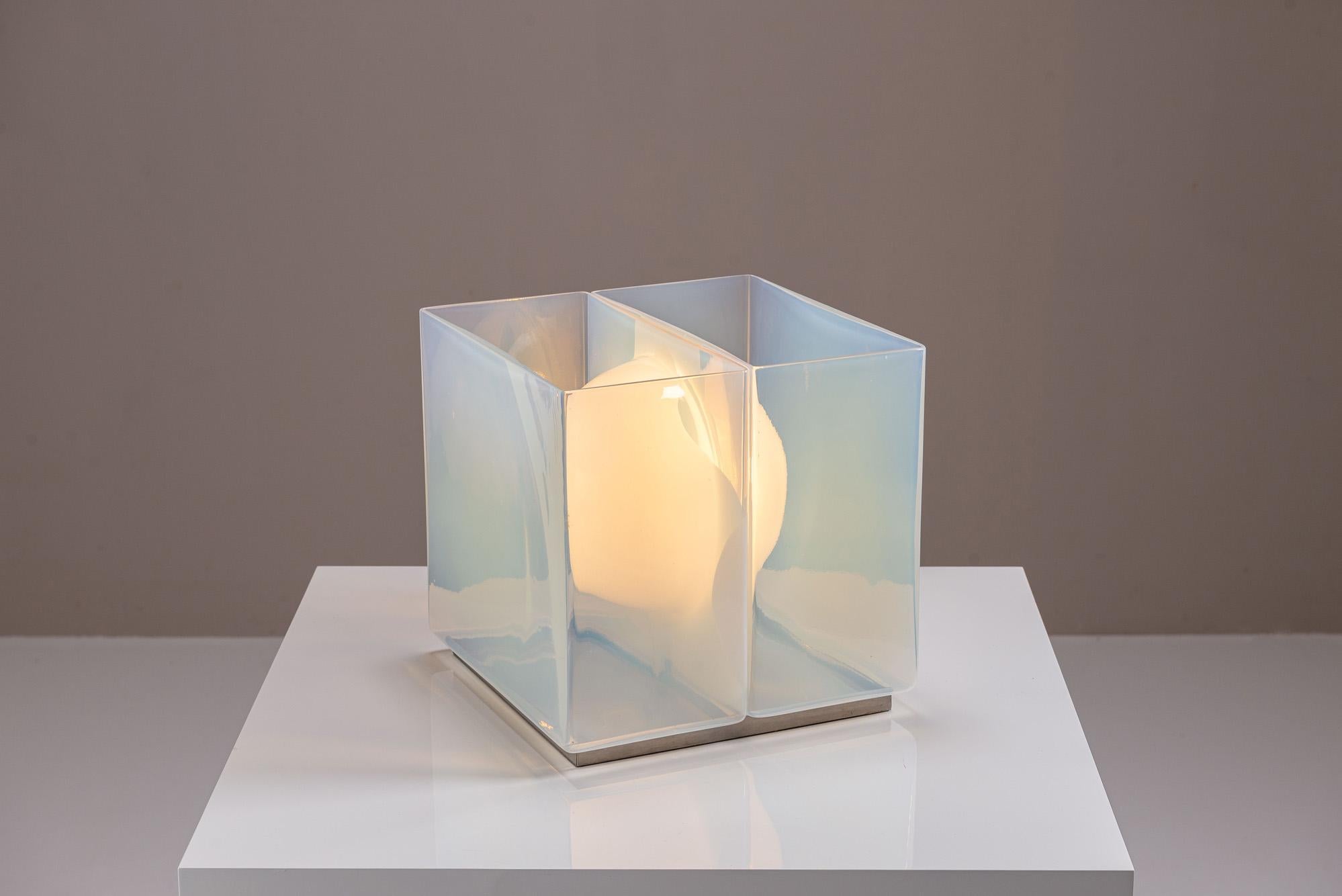 Late 20th Century Carlo Nason LT323 Table Lamp and Vase in Opaline Glass for Mazzega, Italy 1975 For Sale