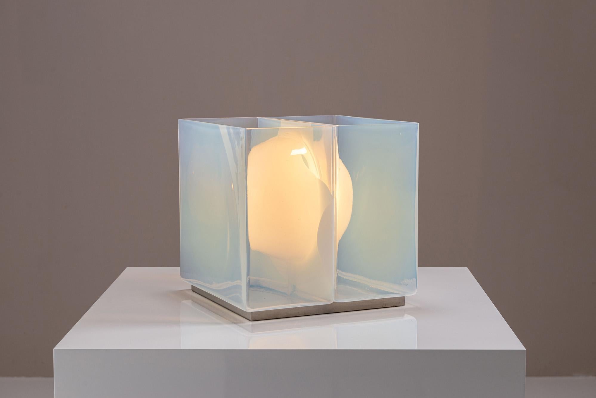 Carlo Nason LT323 Table Lamp and Vase in Opaline Glass for Mazzega, Italy 1975 For Sale 2