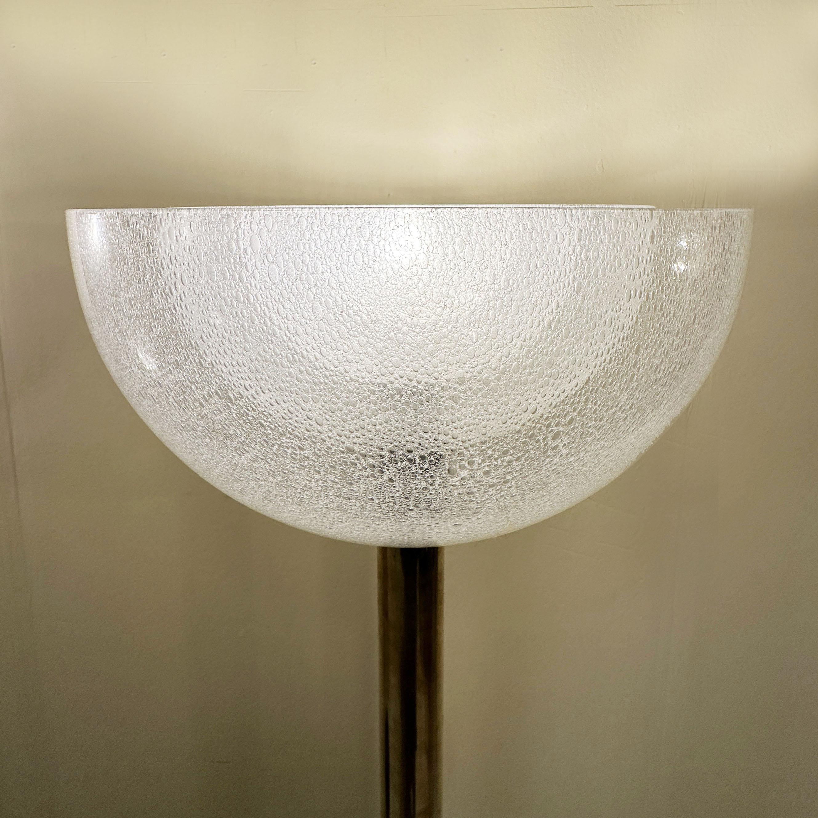 italien Carlo Nason LT338 Lampadaire pour Mazzega en verre Pulegoso et laiton, Italie 1967 en vente