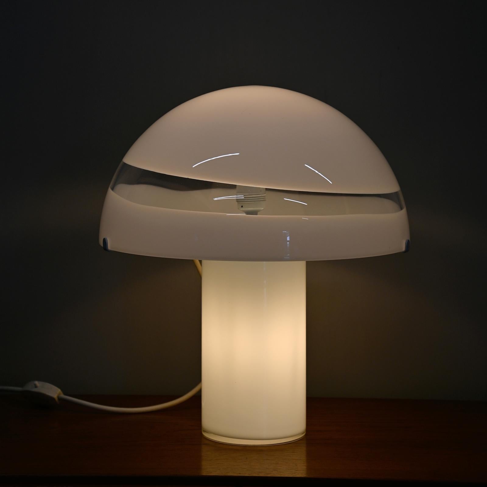 Verre de Murano Lampe de table Carlo Nason Mushroom avec verre de Murano blanc pour Mazzega Italie 1970's