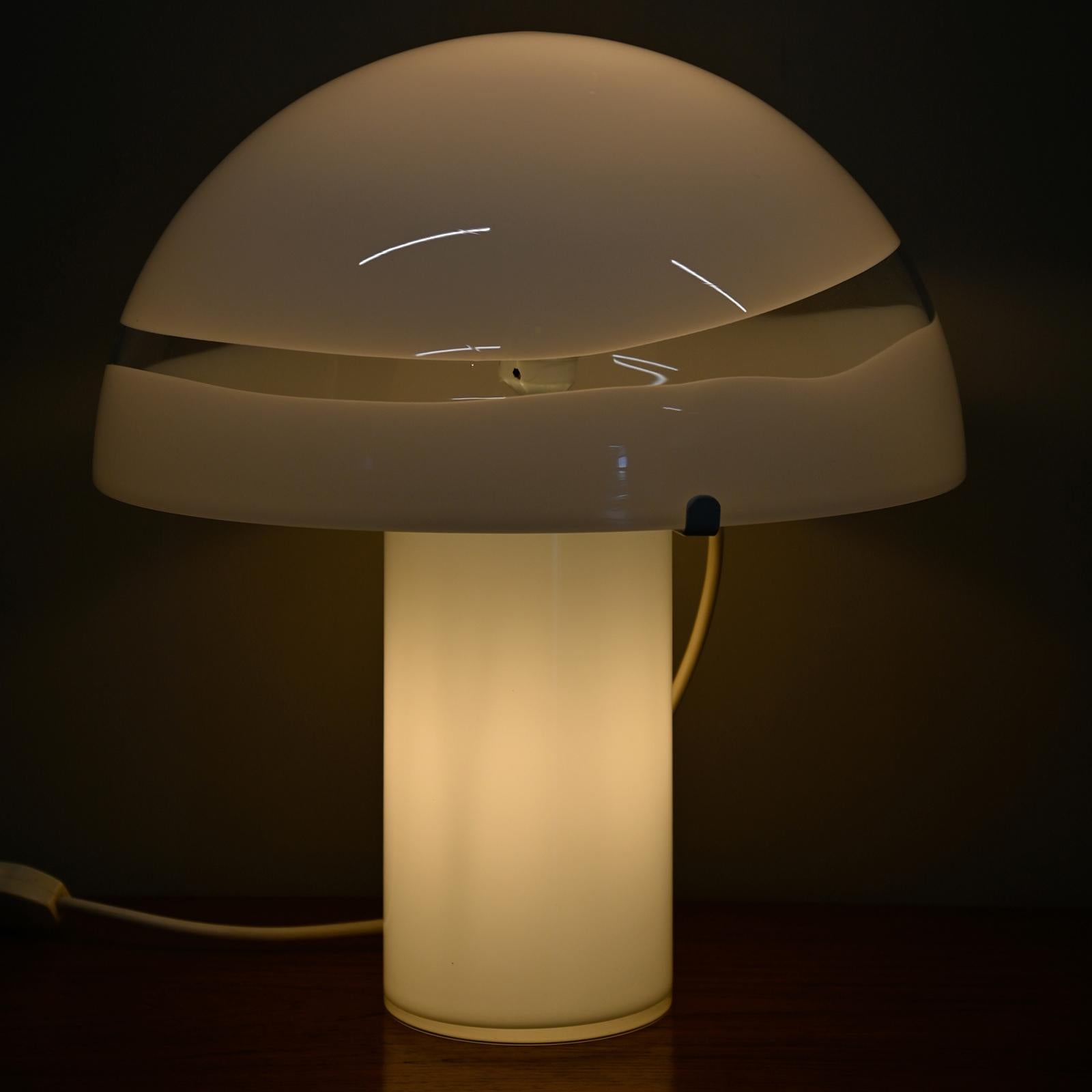 Lampe de table Carlo Nason Mushroom avec verre de Murano blanc pour Mazzega Italie 1970's 1