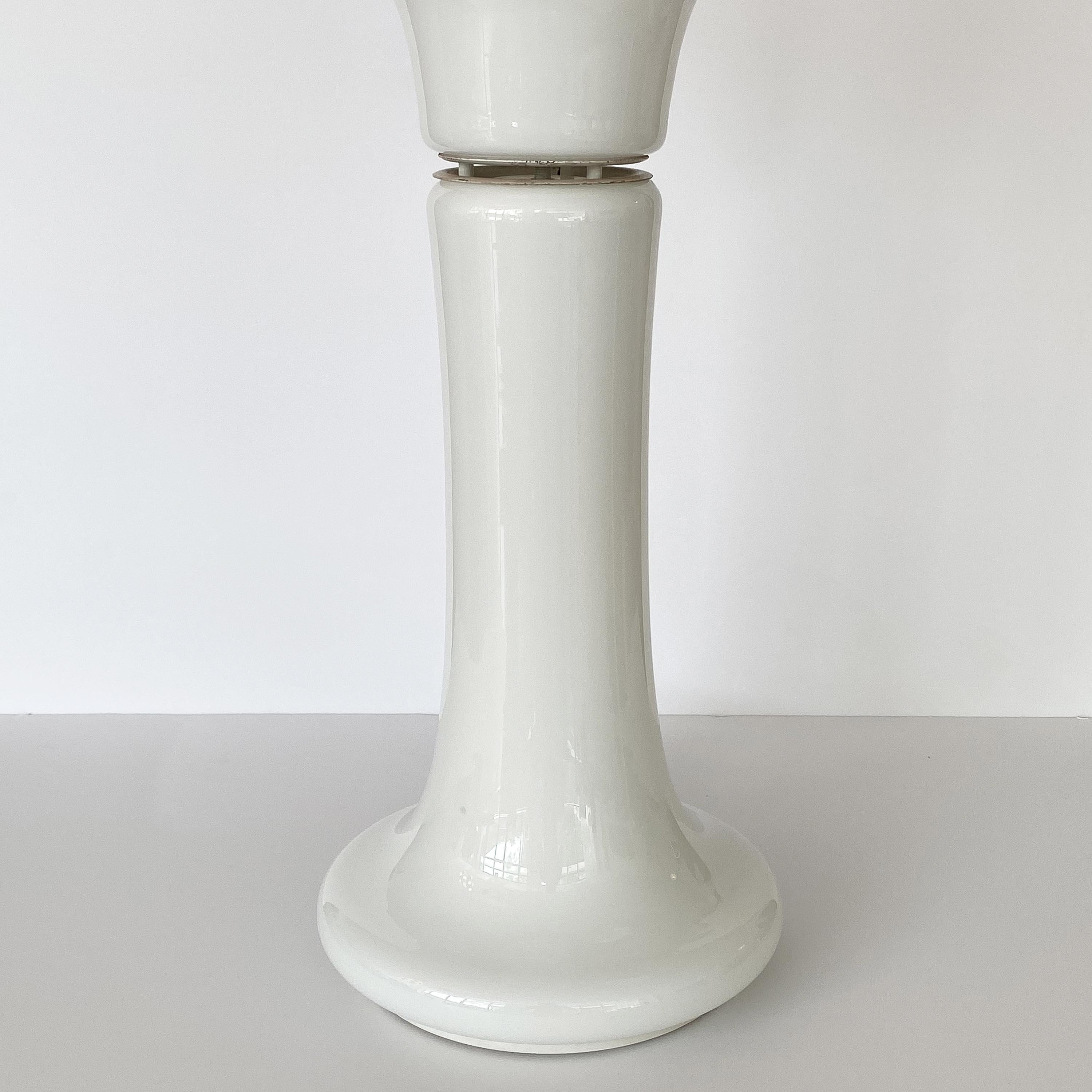 Carlo Nason Sculptural White Murano Glass Table Lamp for Mazzega 2