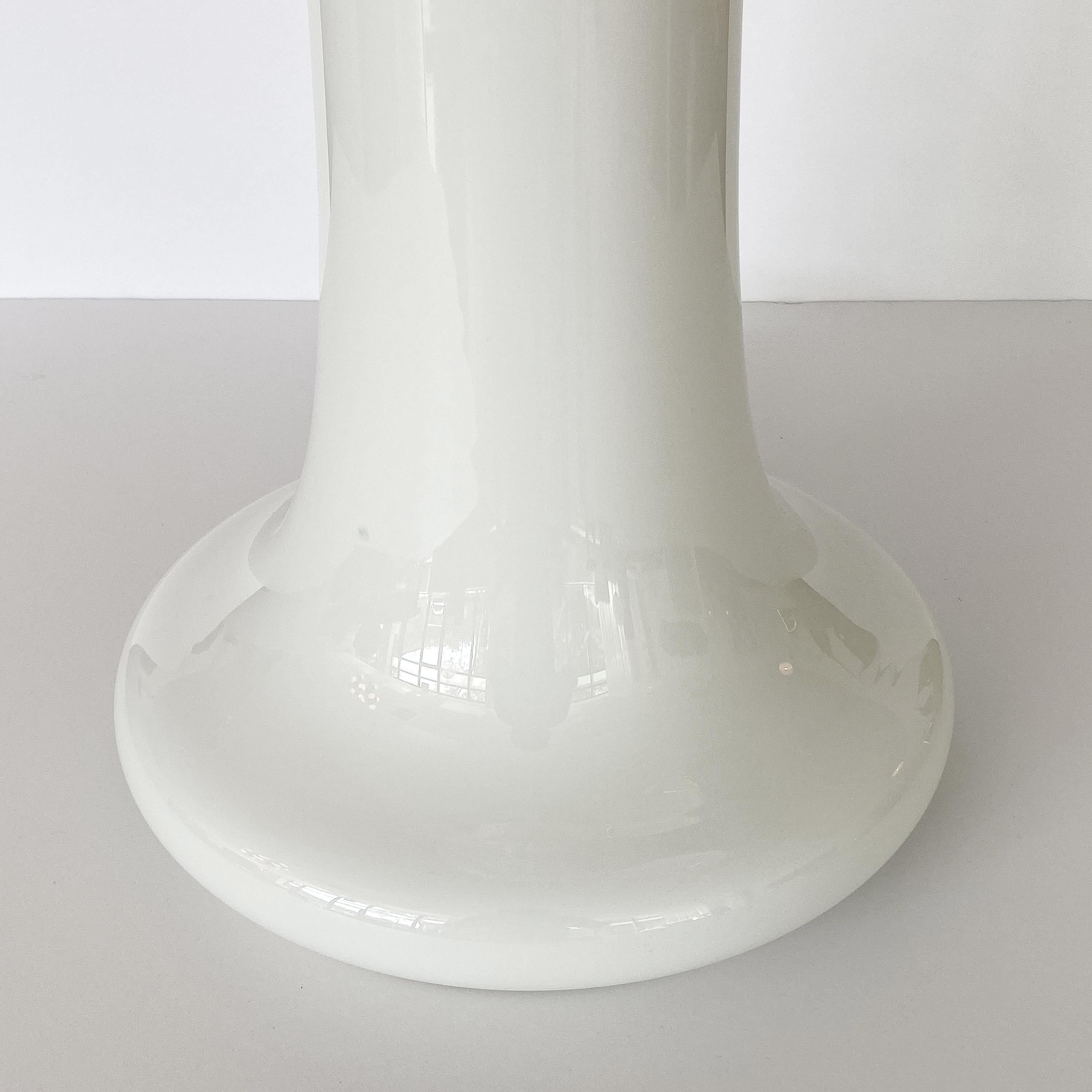 Carlo Nason Sculptural White Murano Glass Table Lamp for Mazzega 3