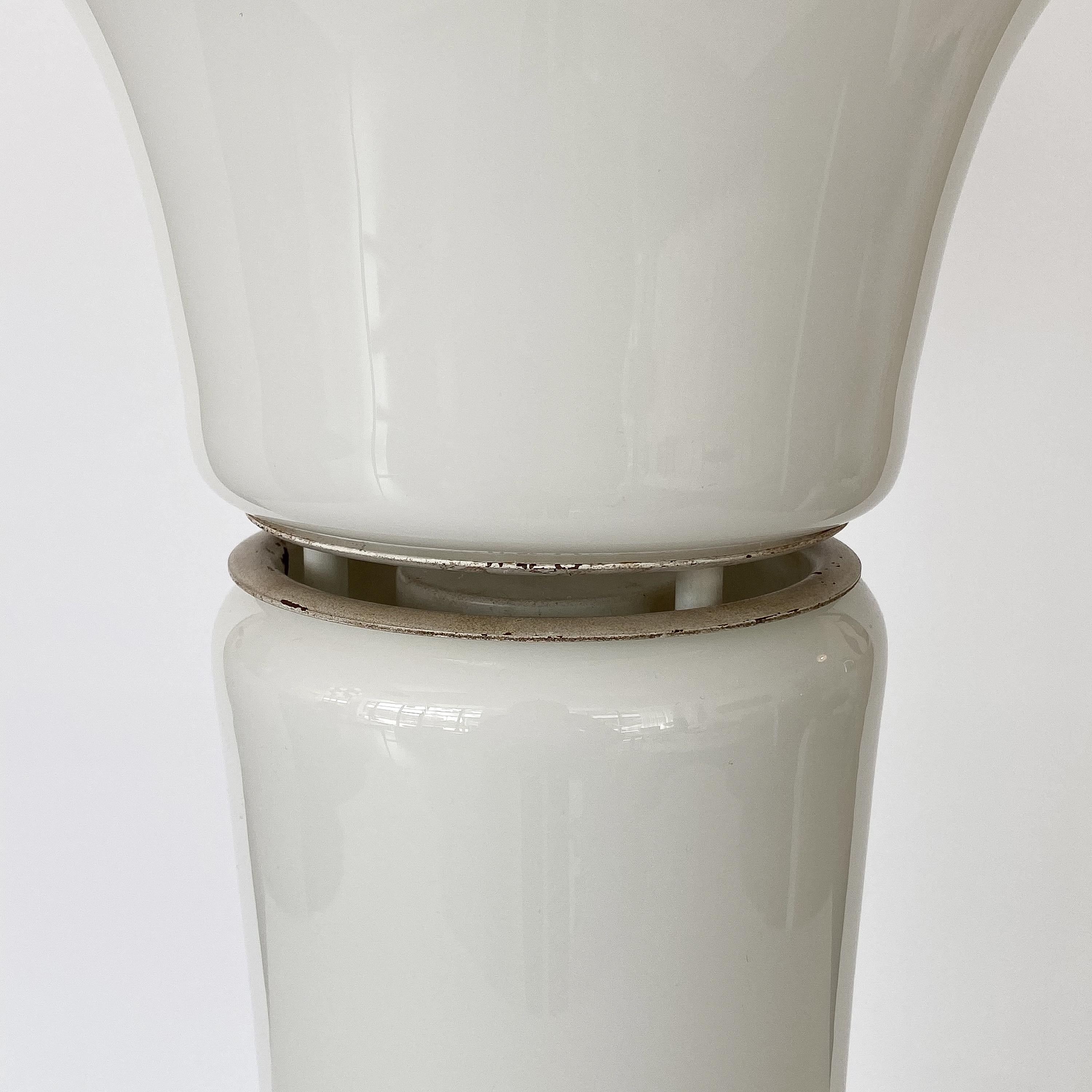 Carlo Nason Sculptural White Murano Glass Table Lamp for Mazzega 1