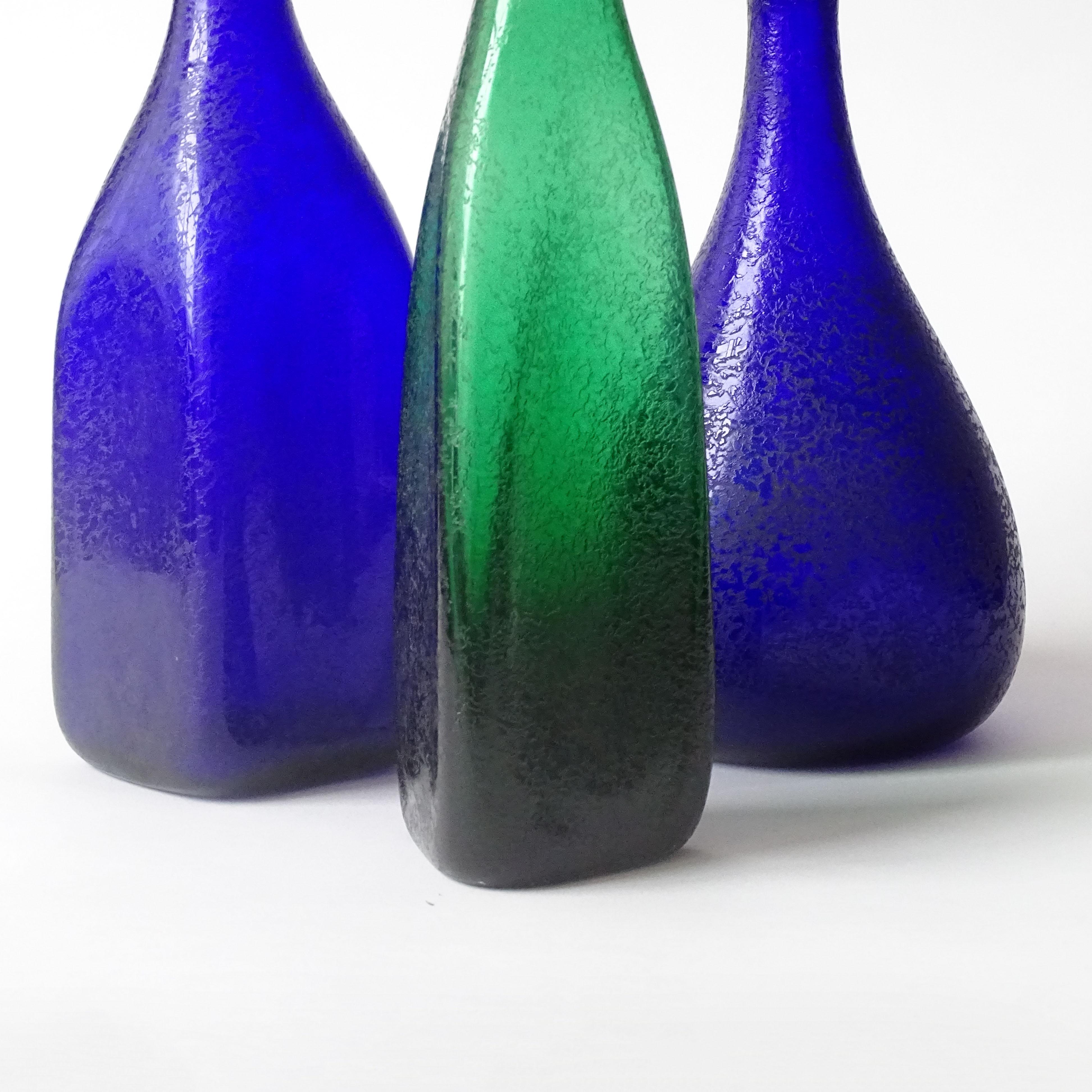Carlo Moretti, ensemble de trois vases en verre de Murano corrodé pour Carlo Moretti.
Mesures :
44 x 9 x 9 cm
36 x 9 x 9 cm
26.5 x 13 cm
