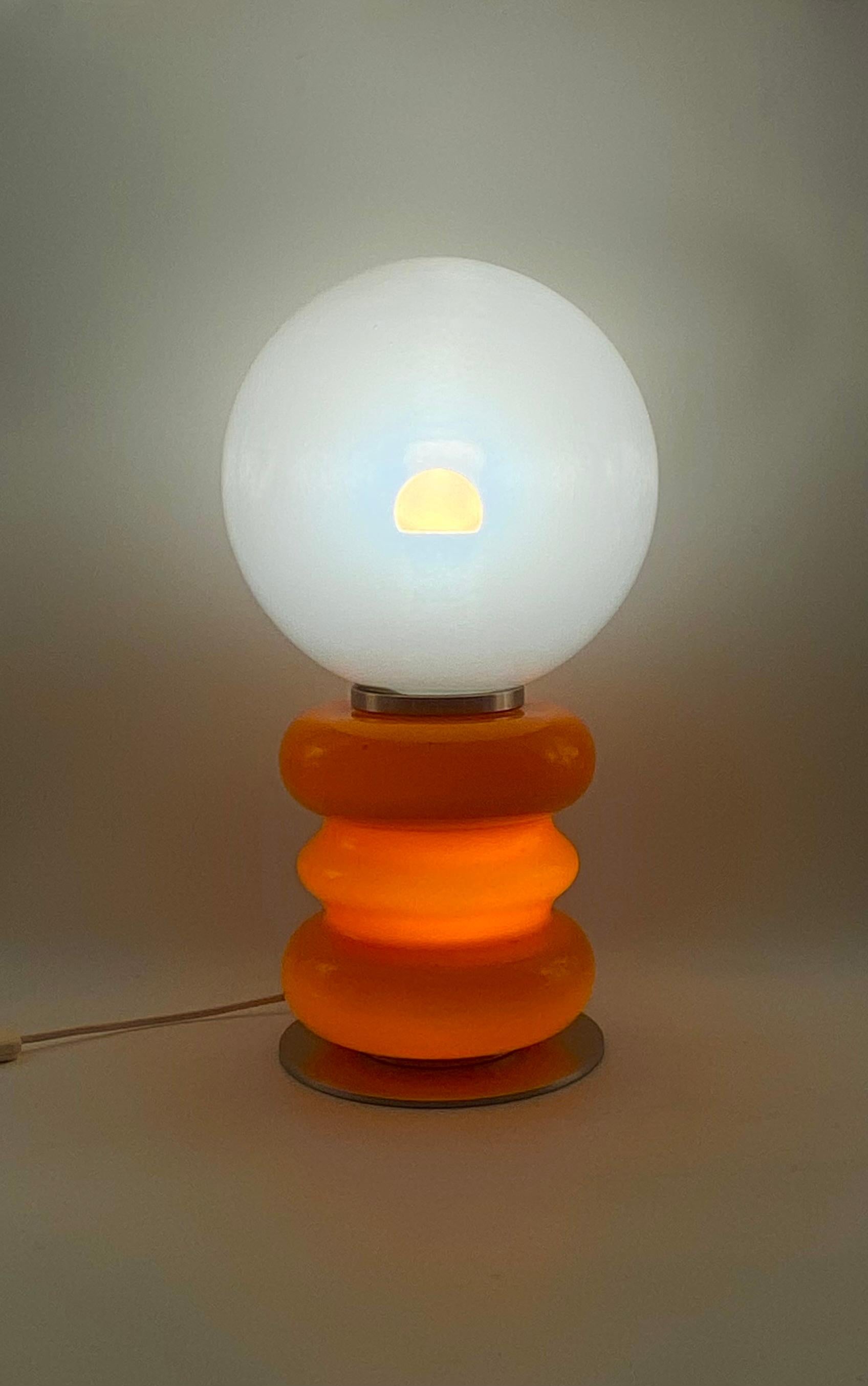 Carlo Nason, lampe de table en verre de Murano orange de l'ère spatiale, AV Mazzega, 1970 en vente 4