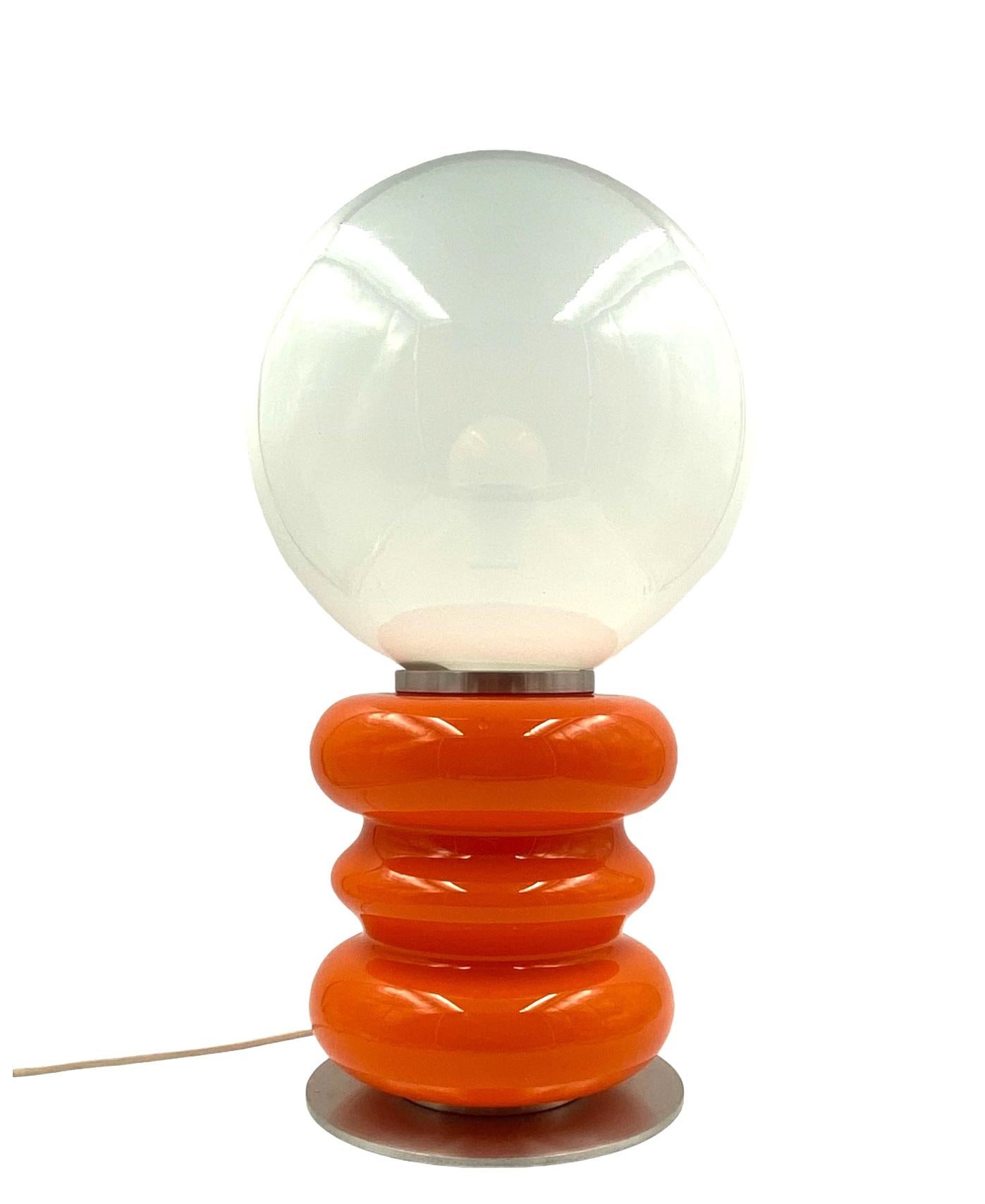 Late 20th Century Carlo Nason, lampe de table en verre de Murano orange de l'ère spatiale, AV Mazzega, 1970 en vente