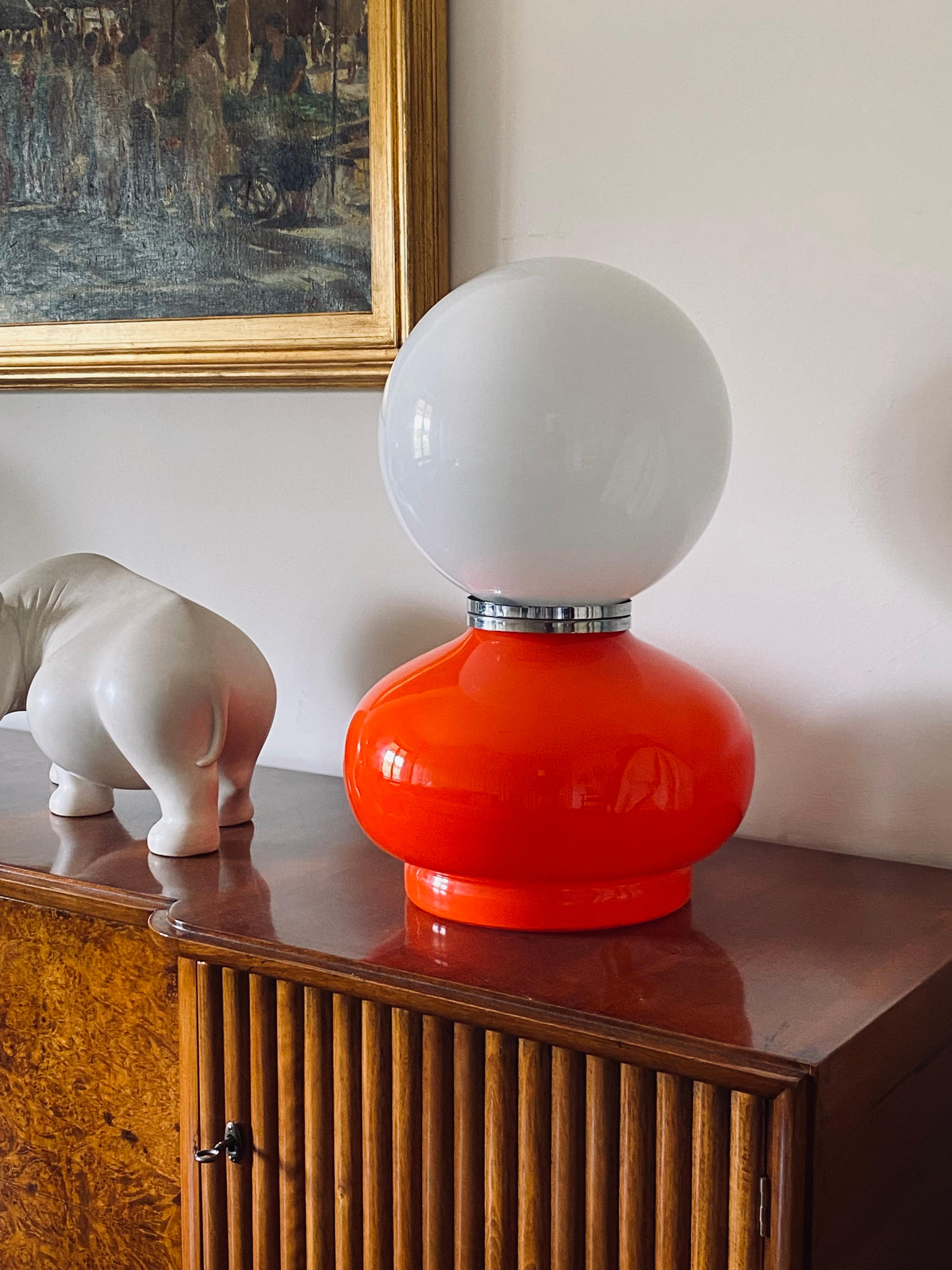 Fin du 20e siècle Carlo Nason, lampe de table en verre de Murano rouge de l'ère spatiale, AV Mazzega, 1970 en vente