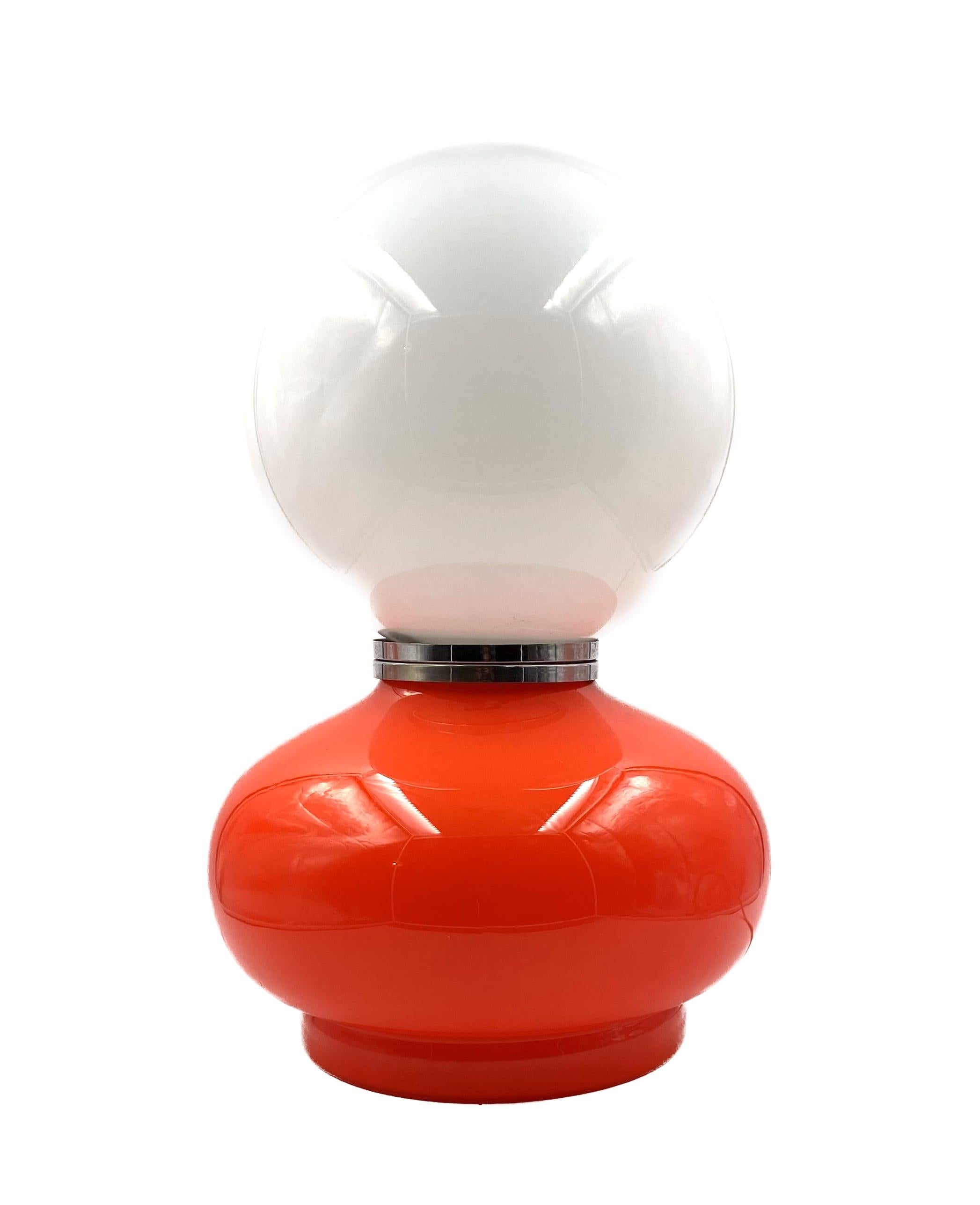 Carlo Nason, lampe de table en verre de Murano rouge de l'ère spatiale, AV Mazzega, 1970 en vente 1