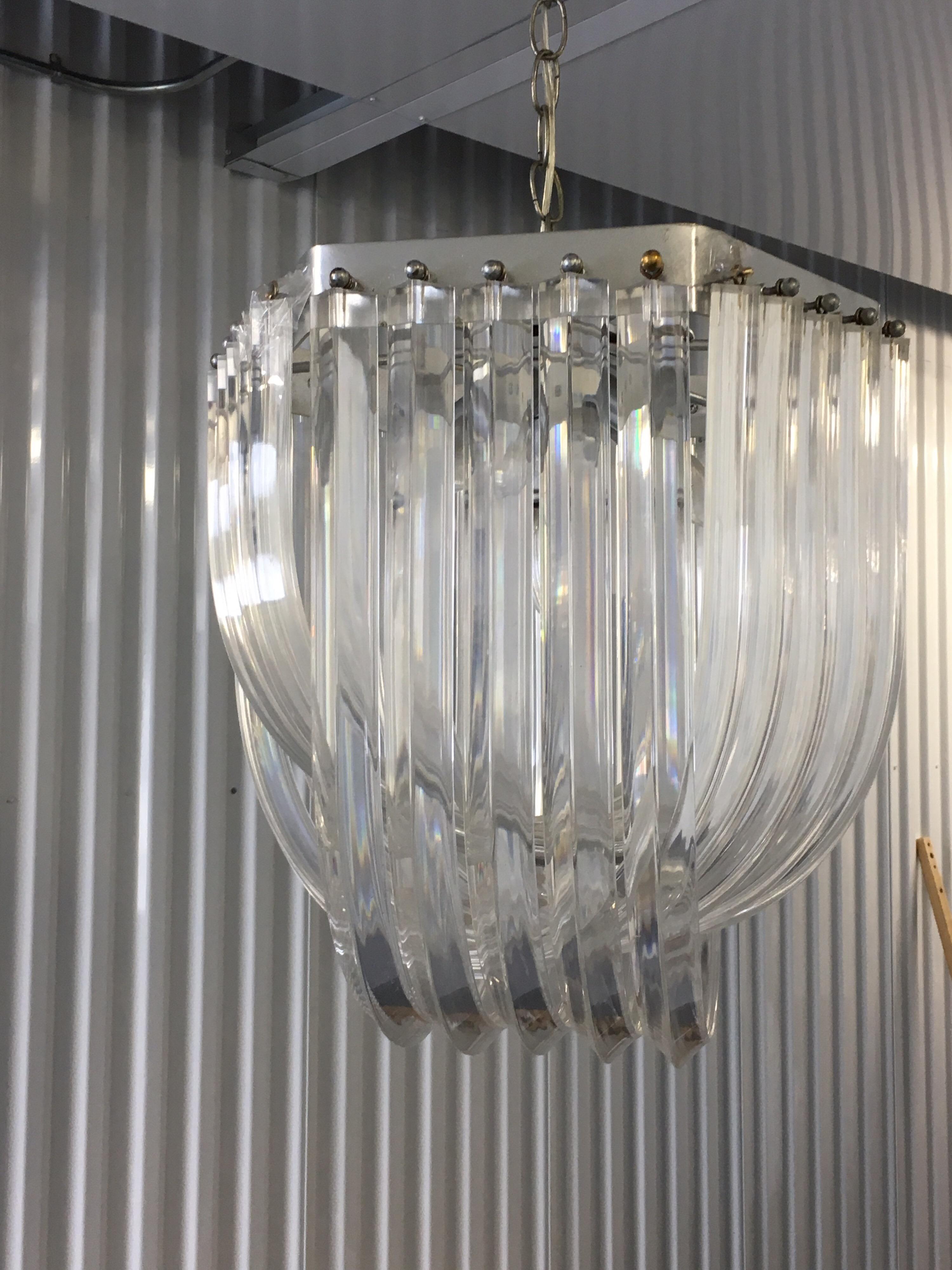 Carlo Nason Style Curved Clear Lucite Triedri Prism Chandelier, 1980 4