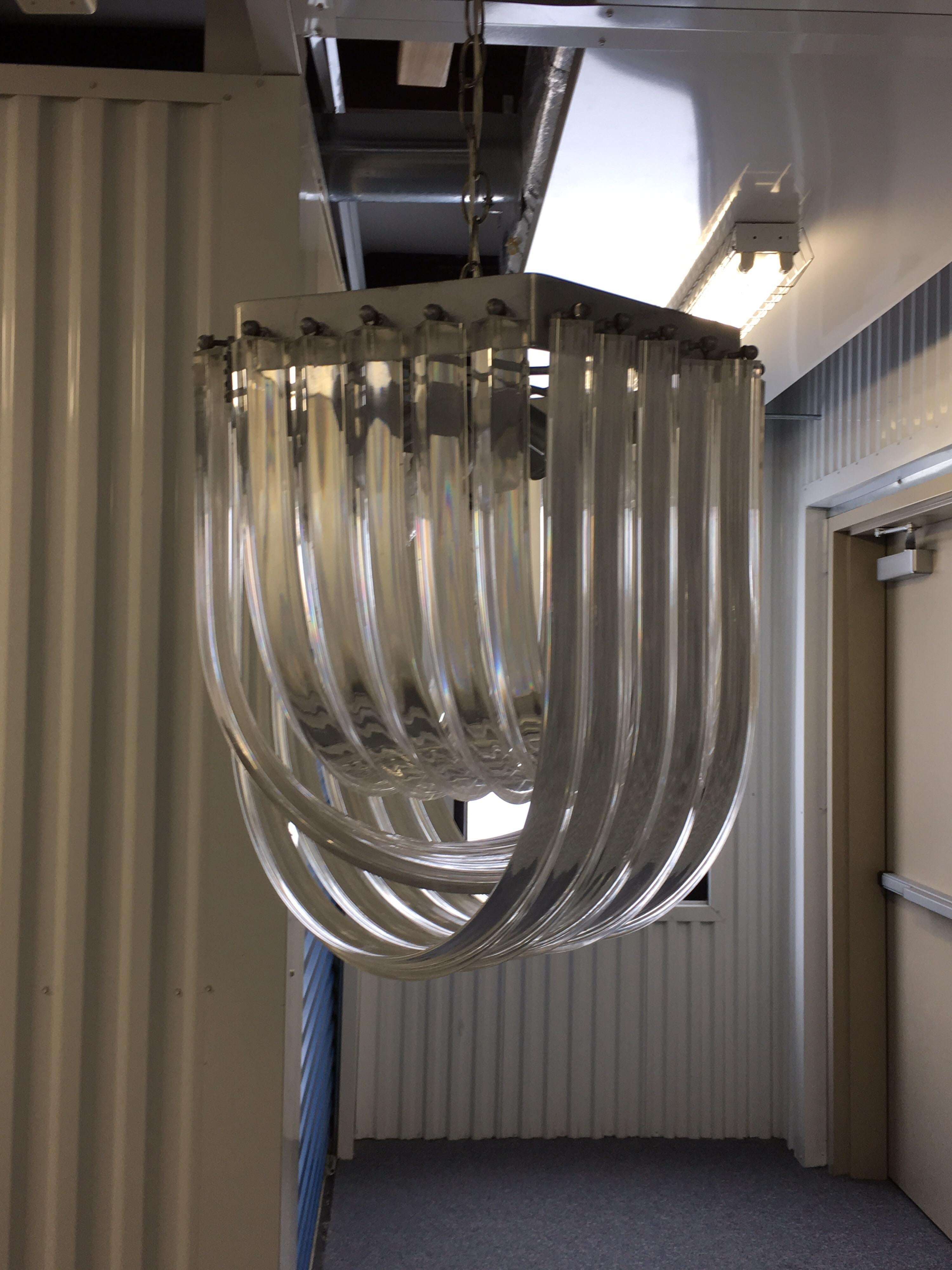 Carlo Nason Style Curved Clear Lucite Triedri Prism Chandelier, 1980 In Good Condition In Southampton, NY