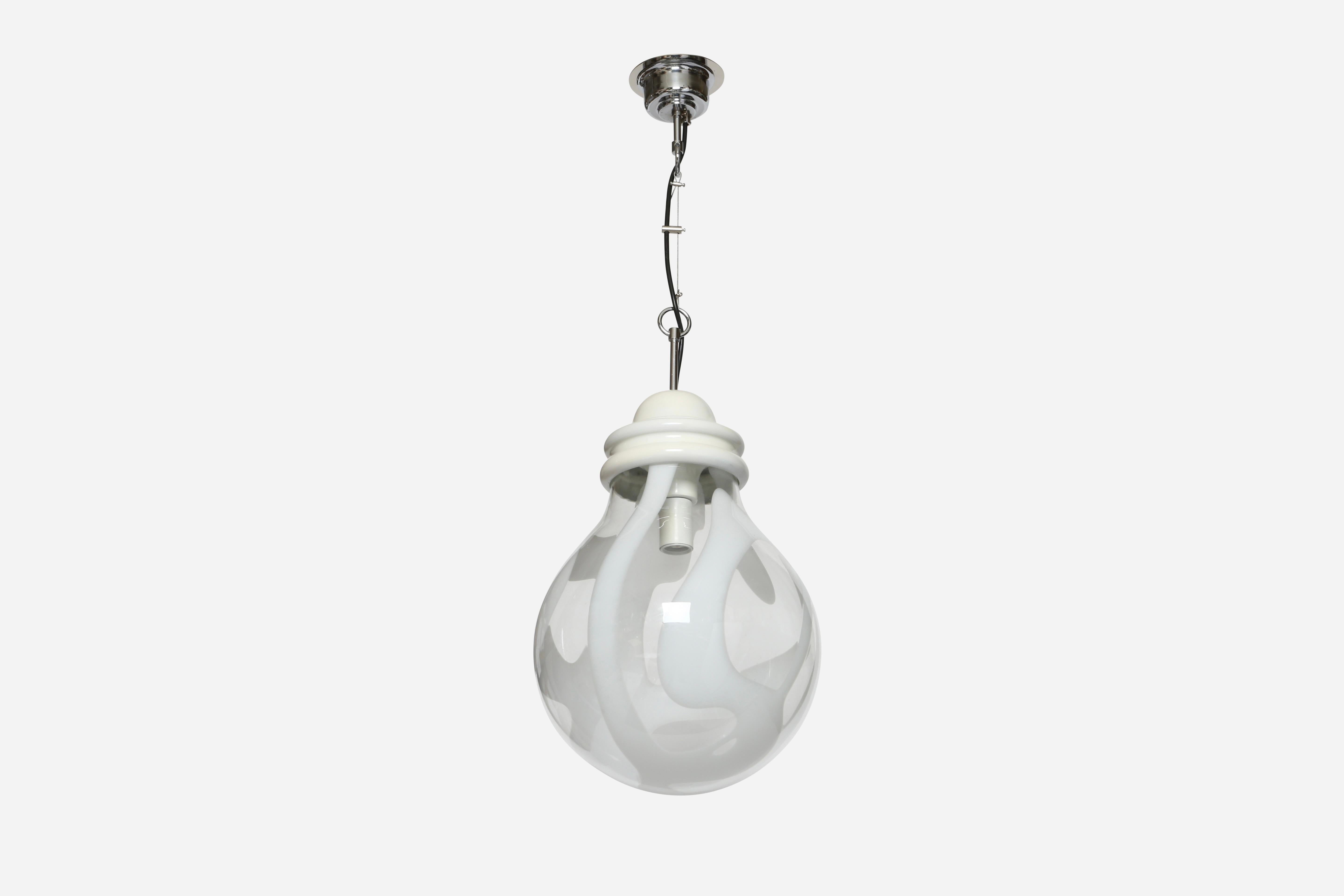 Ciondolo da soffitto in vetro di Murano.
Vetro, metallo.
L'altezza complessiva è regolabile e può essere allungata o accorciata.
L'altezza del corpo del ciondolo è di 19 pollici.
Il gambo in cima al portabicchieri è di 4 pollici.
Italia, anni