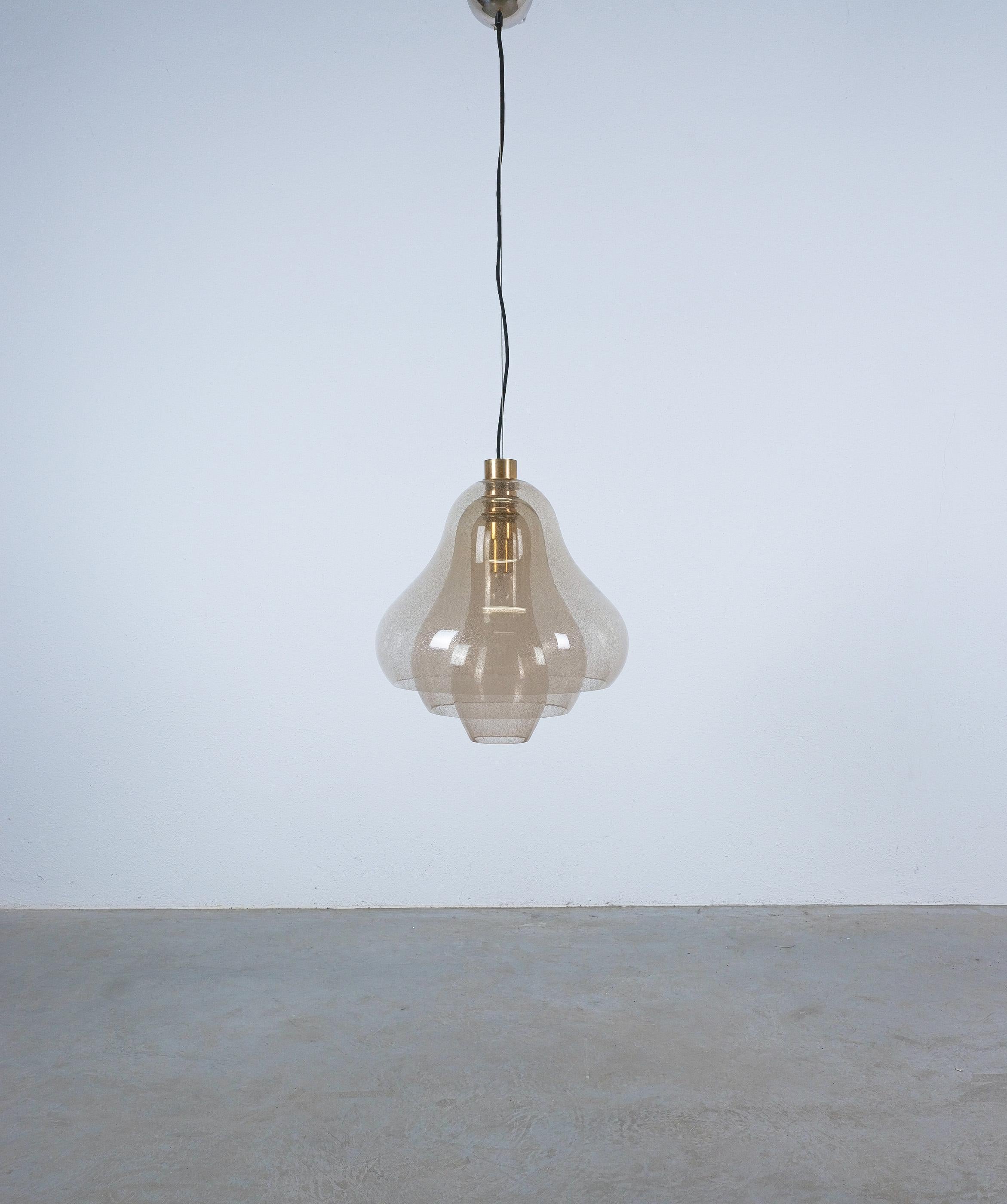 Rare Carlo Nason three Shade Pulegoso glass chandelier for Mazzega, Italy, 1960

Very scarce, enormous Carlo Nason light with almost 20 inches in diameter in wonderful, undamaged condition. This light features a three-layered handblown Murano glass