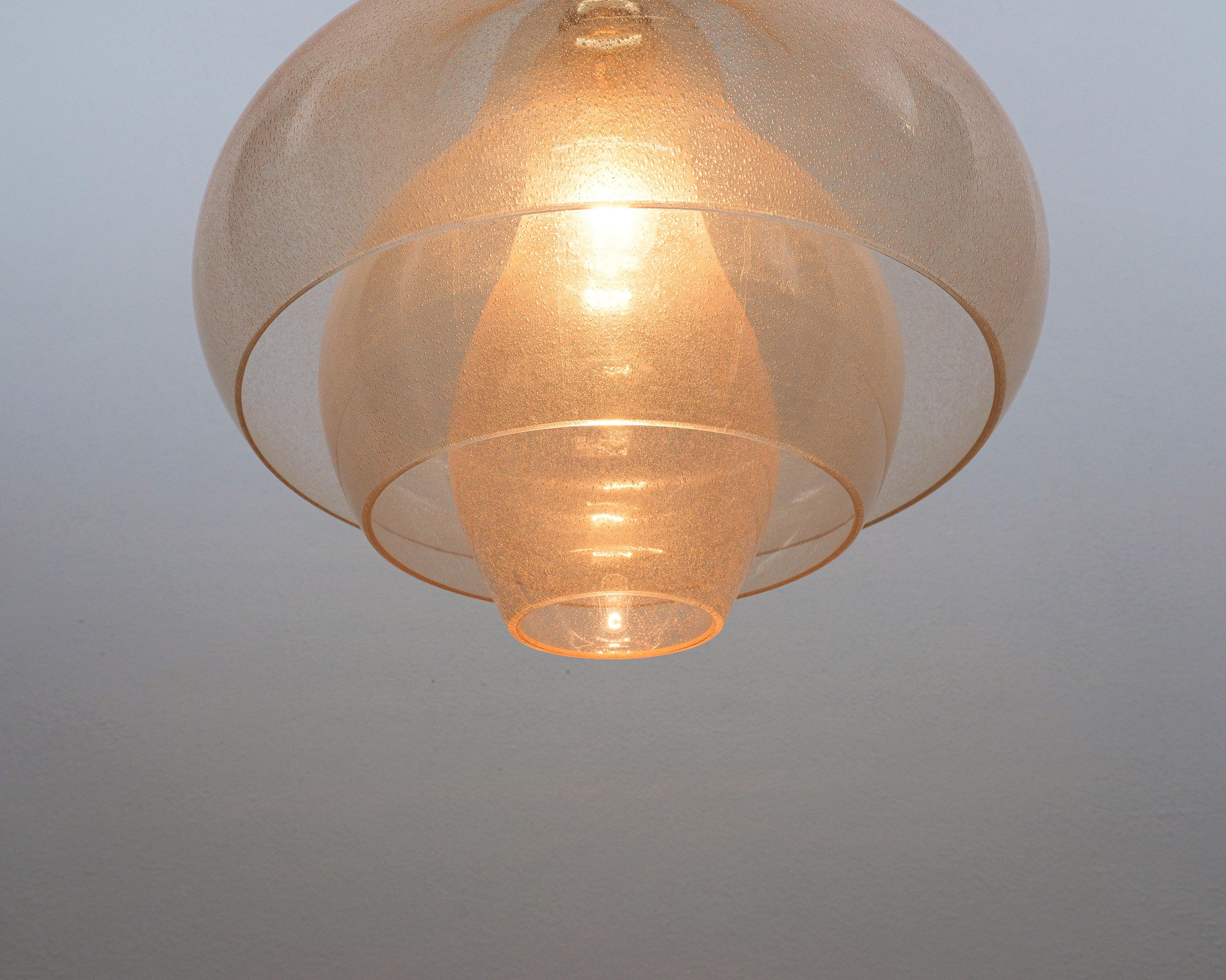 Carlo Nason Three Shade Pulegoso Glass Pendant Lamp Mazzega, Italy, 1960 In Good Condition For Sale In Vienna, AT