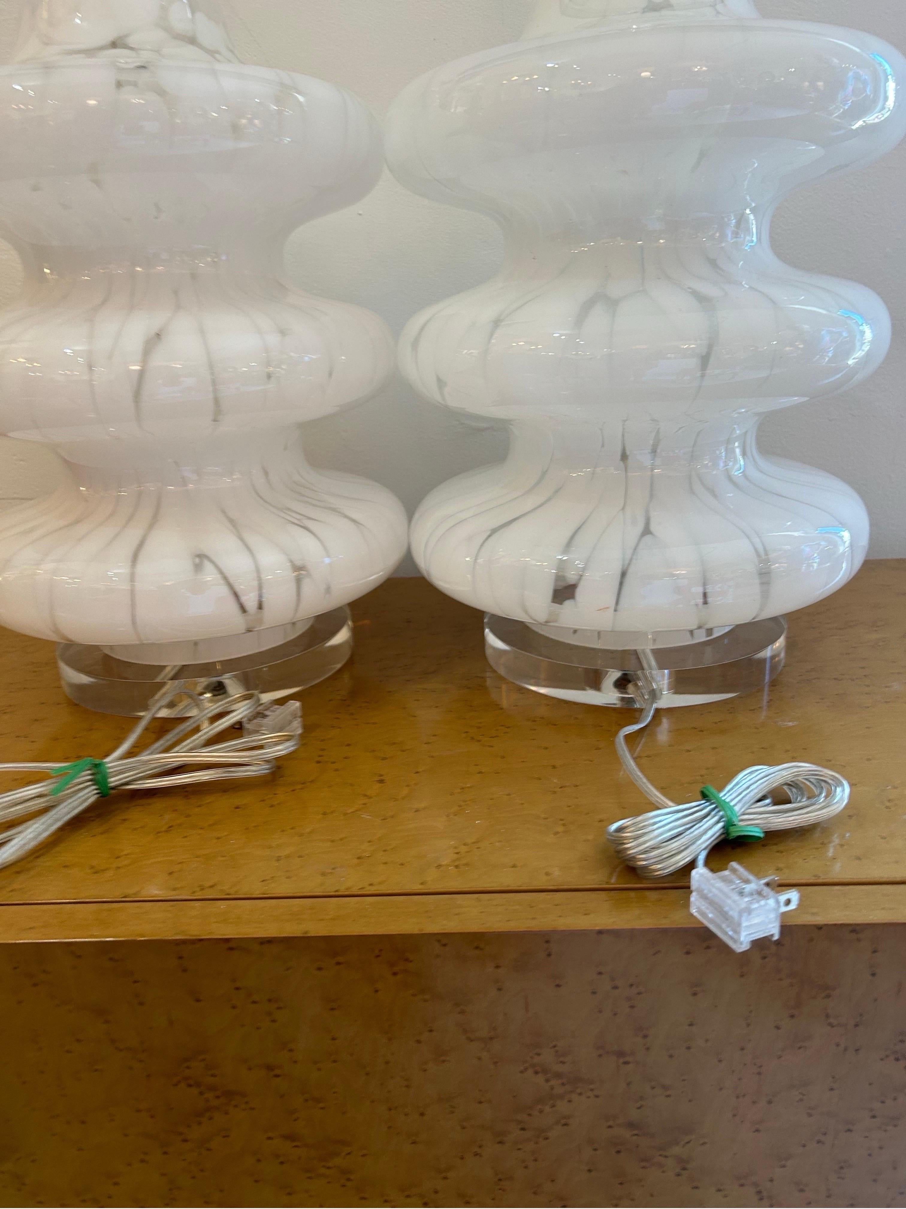 Carlo Nason  three tiered white and clear glass Murano lamps.. In Good Condition For Sale In West Palm Beach, FL