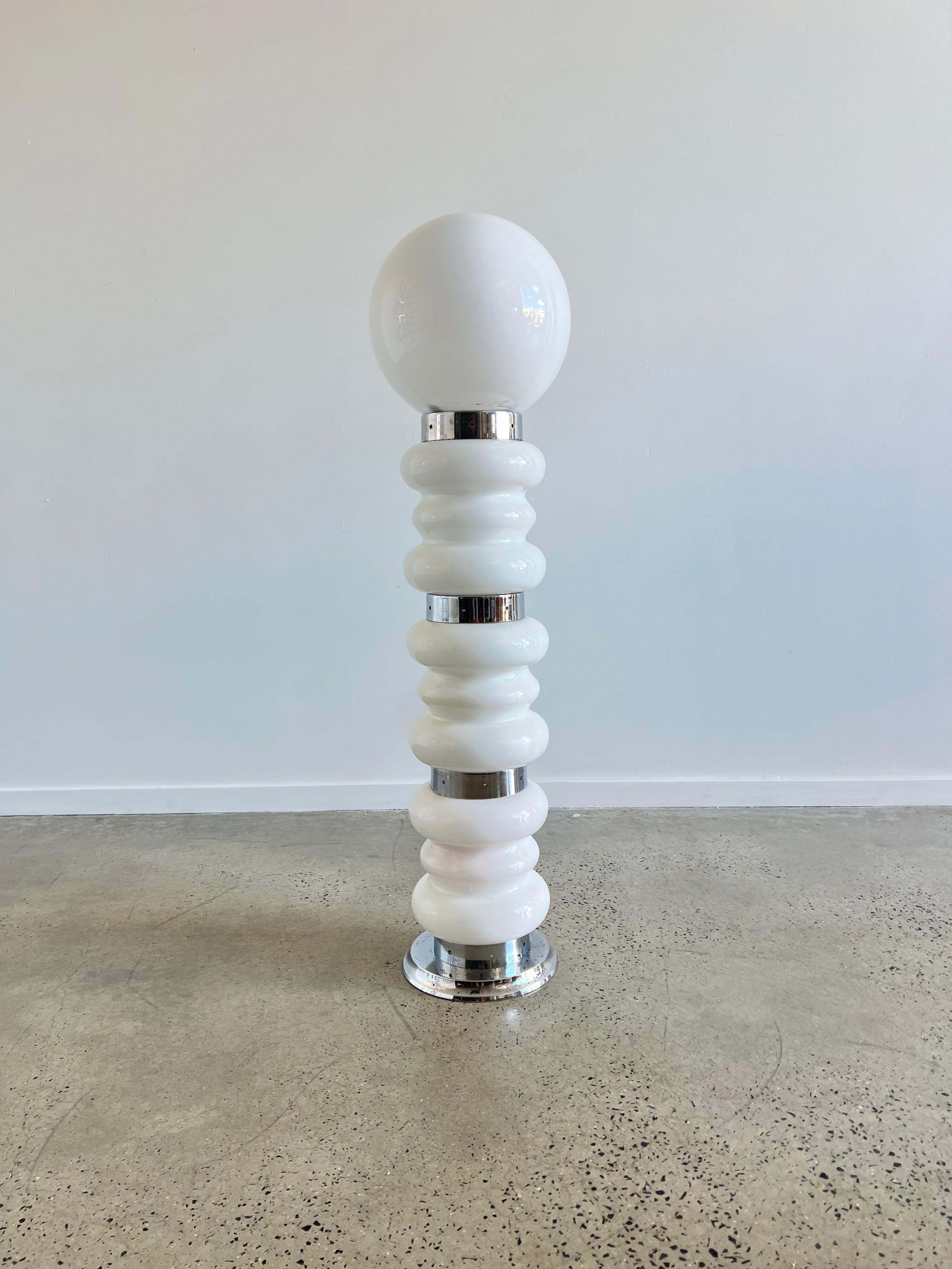 Timeless floor lamp by Carlo Nason for Mazzega.
Beautiful space age white colour with a white Murano glass. The entire lamp is made out of glass with chromed centre pieces.
Good condition, tested and ready to use.