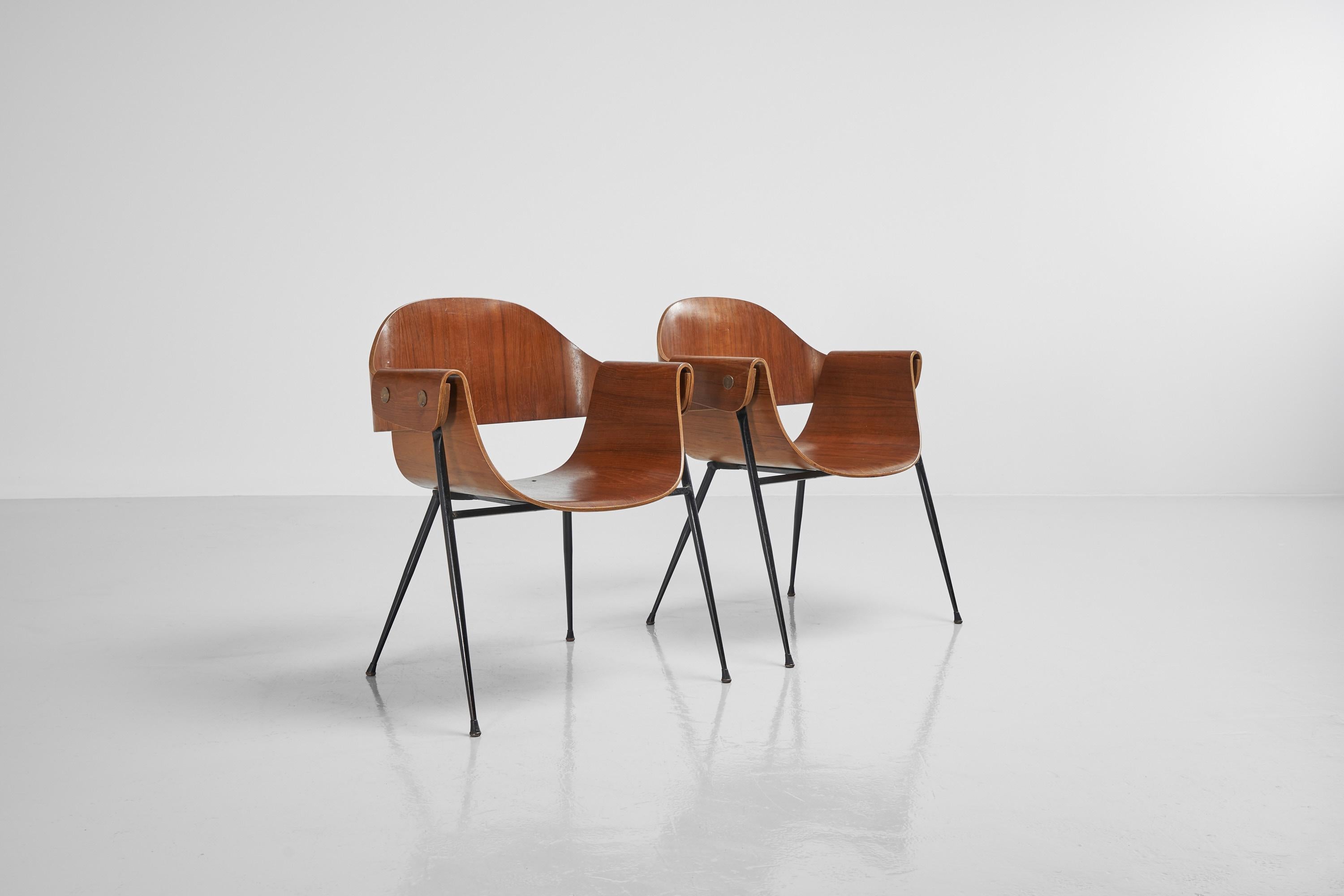 Carlo Ratti Arm Chairs for Legni Curvati, Italy, 1950 In Good Condition For Sale In Roosendaal, Noord Brabant