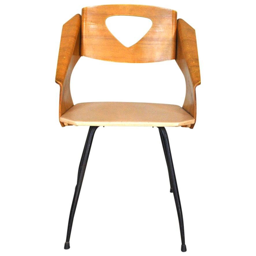 An icon of Italian design this chair in curved wood by Carlo Ratti, 1955.