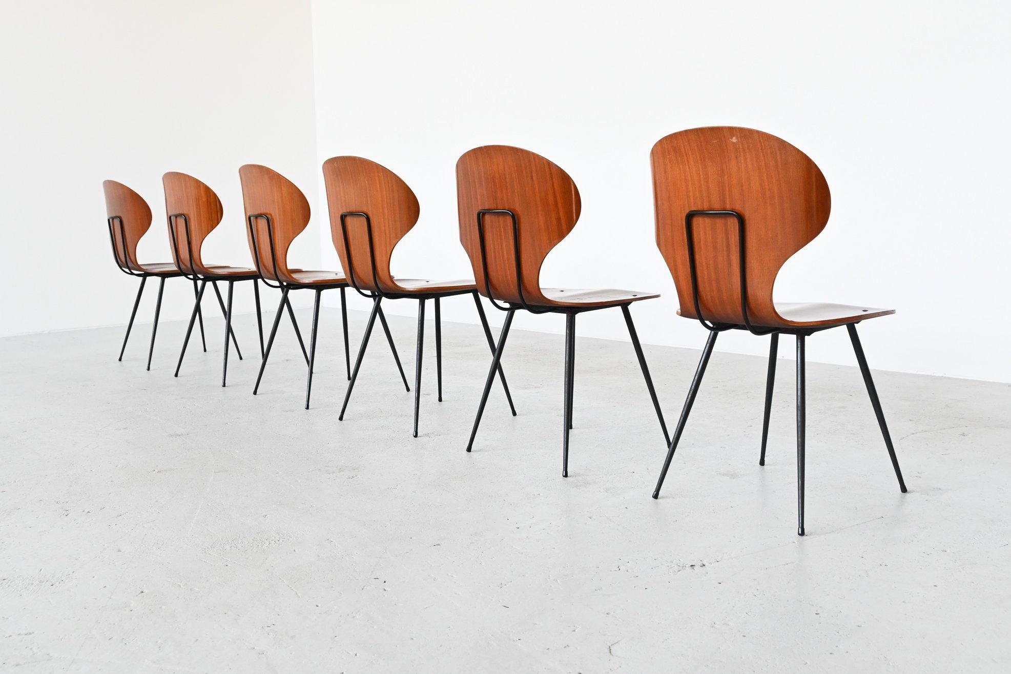 Beautiful elegant set of six dining chairs designed by Carlo Ratti and manufactured by Lissoni, Italy, 1950. These chairs have a teak plywood seat and black lacquered metal legs. The seat features a wingback with very nice curves. The curved seat is