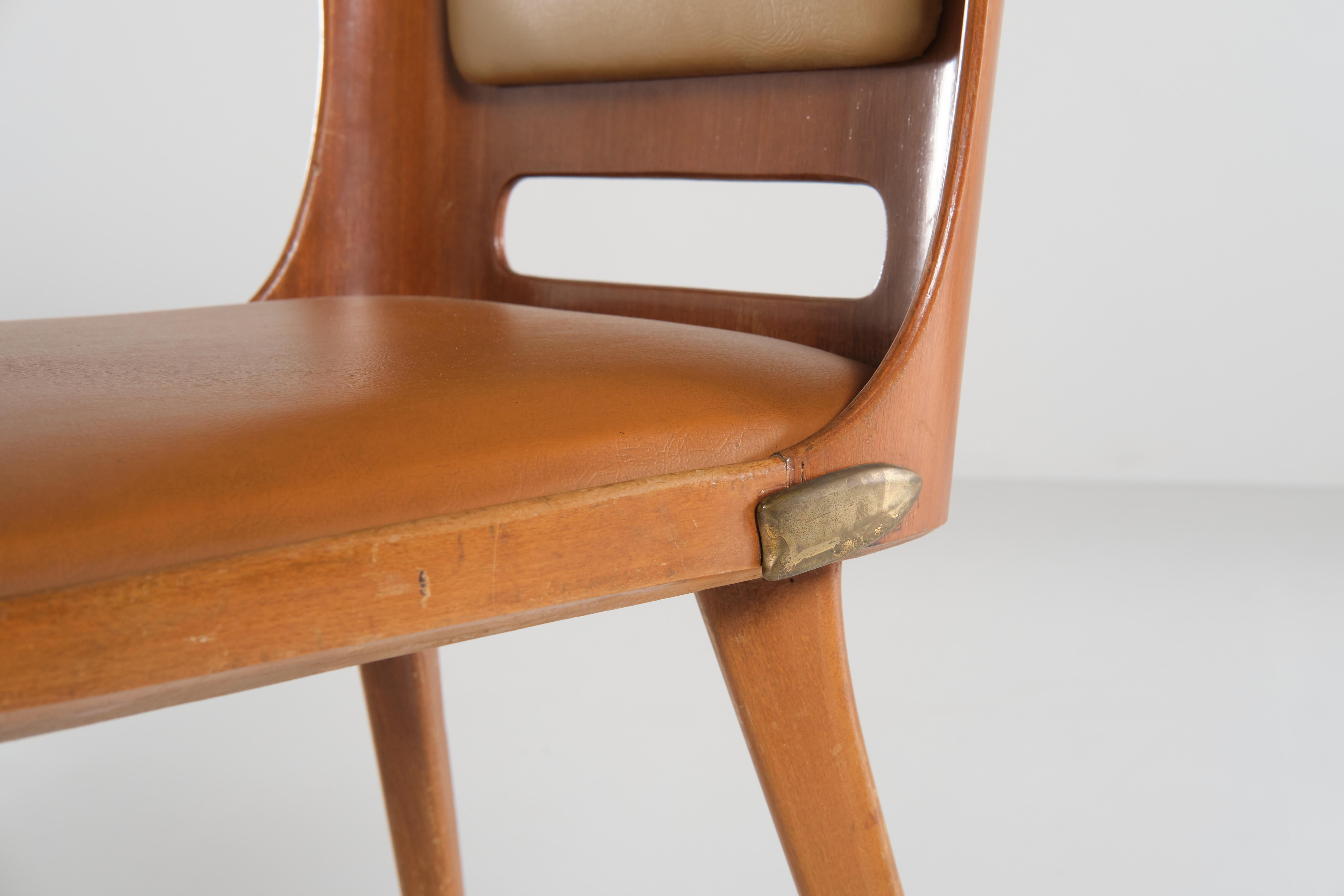 Milieu du XXe siècle Carlo Ratti - Ensemble de 6 chaises en contreplaqué de bois et faux cuir - Design italien des années 1950 en vente