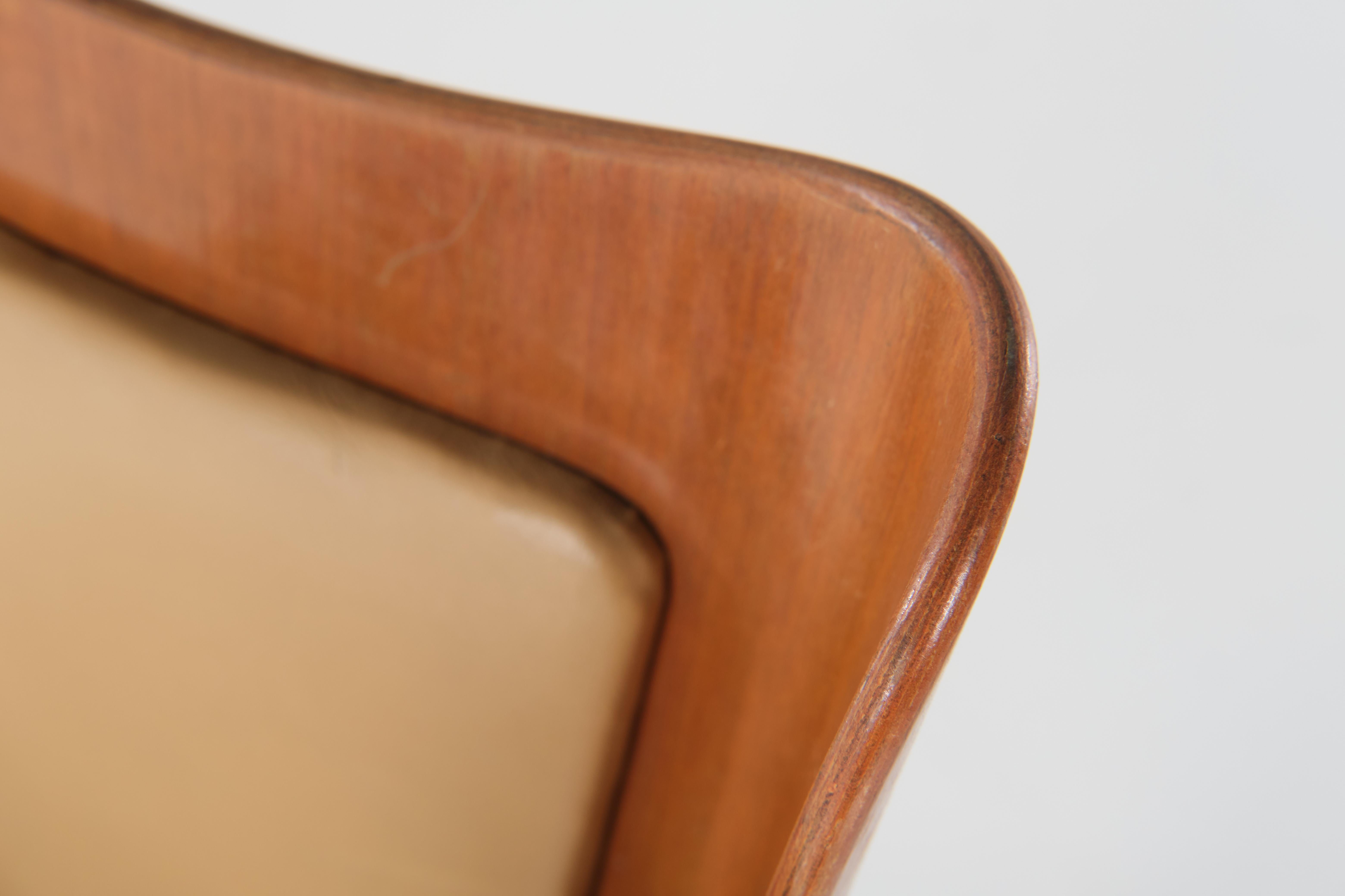 Carlo Ratti - Ensemble de 6 chaises en contreplaqué de bois et faux cuir - Design italien des années 1950 en vente 1