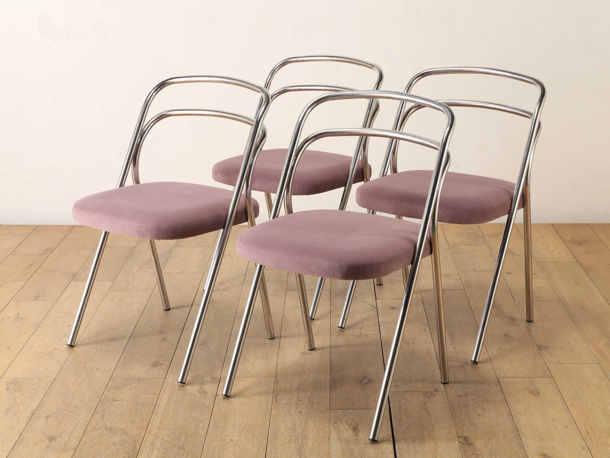 This chair beautifully showcases the striking contrast between the sleek chrome frame and the upholstered seat, resulting in a perfectly balanced and visually appealing design. The interplay between the cool, reflective surface of the chrome and the