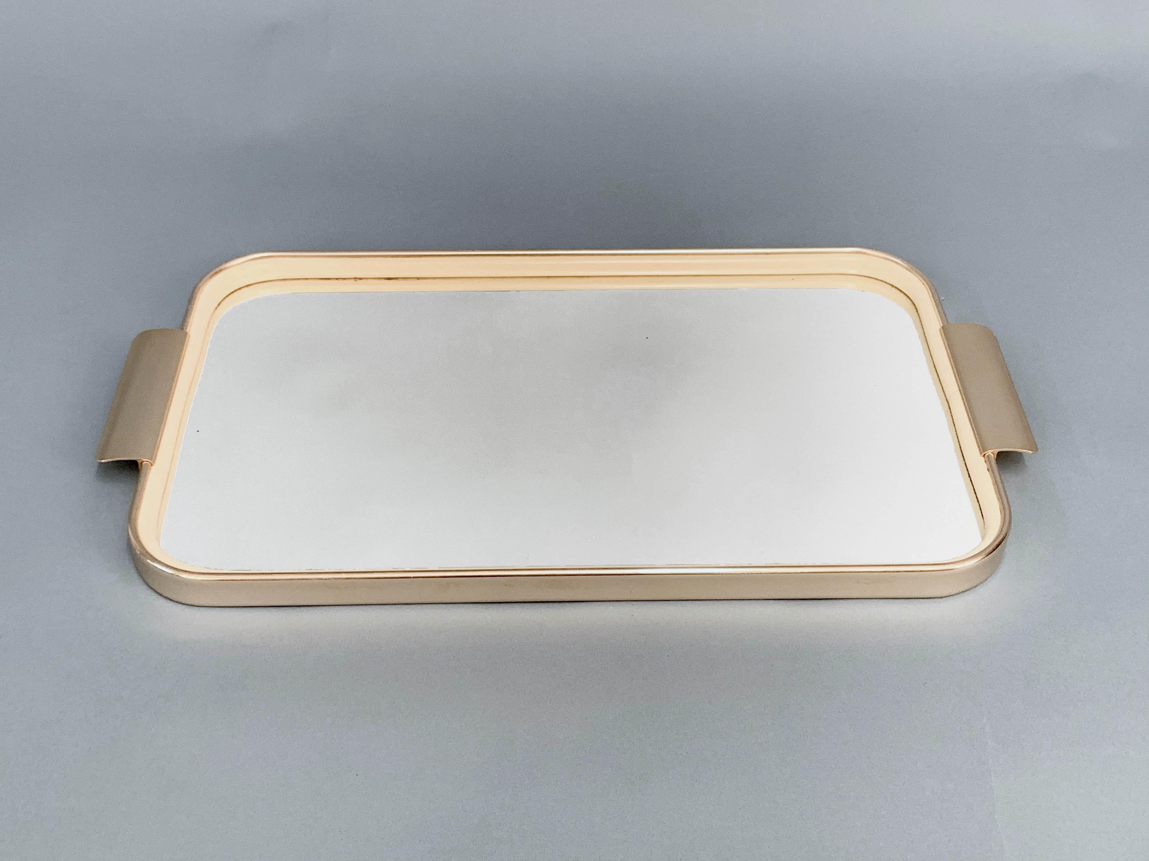 Elegant midcentury gilt aluminum serving tray with mirror top, 1960s. This astonishing piece of barware was designed by Carlo Scarpa in Italy during 1960s.

This item is wonderful because of the perfect fusion of the materials: gilt anodized