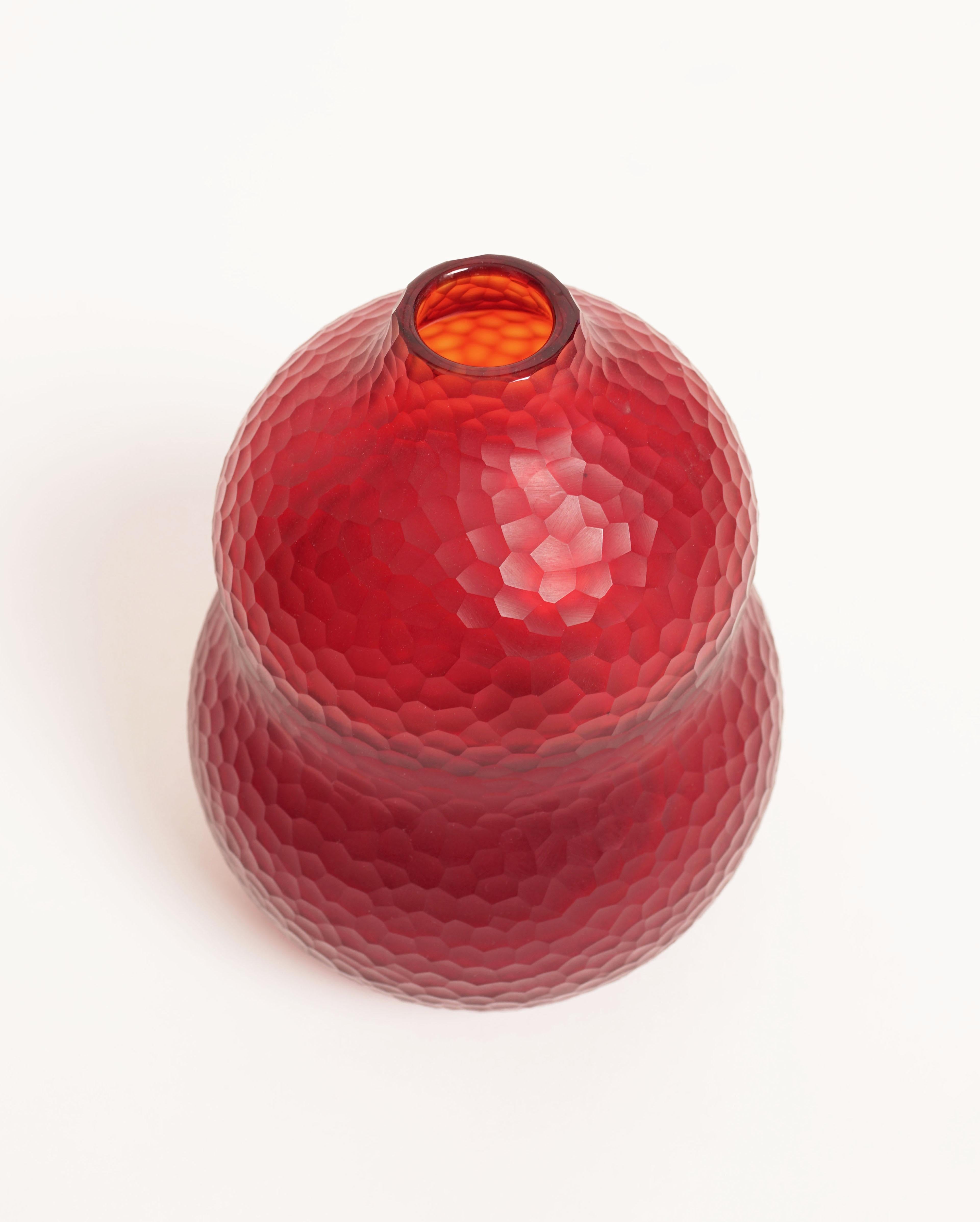 Carlo Scarpa
 'Battuto' Vase, c. 1935
Execution: Venini & C. Cased glass, red.
Signed: Venini murano (acid stamp).
Measure: H : 20 cm (7.9