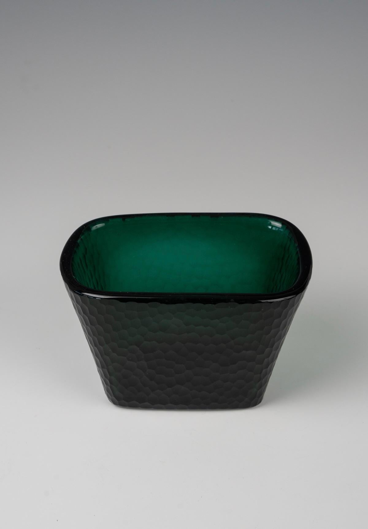 Italiano Carlo Scarpa, ciotola modello 'Battuto', 1940-42 in vendita