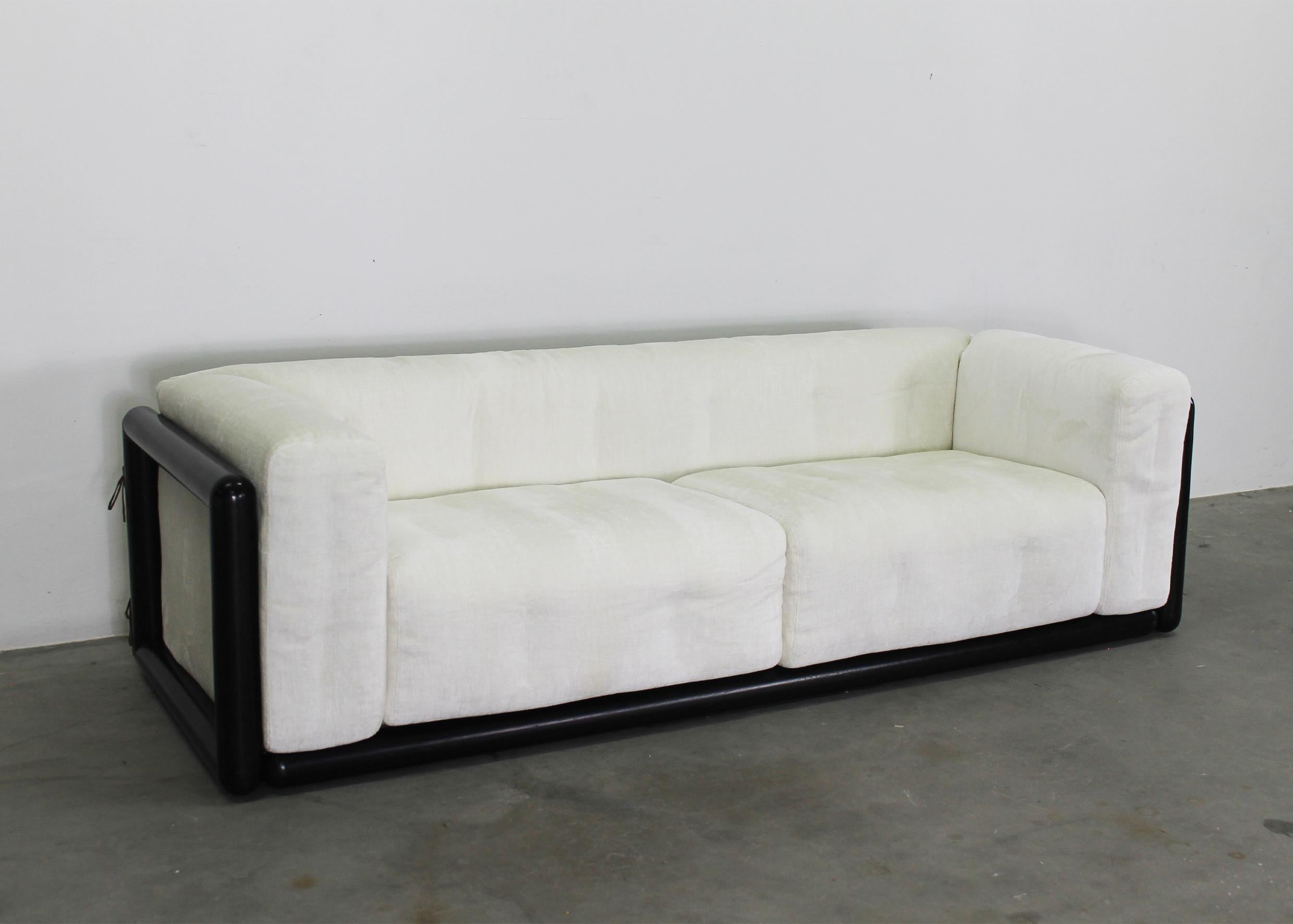 Carlo Scarpa Cornaro Living Room Set in Lacquered Wood and Fabric by Gavina 1970 For Sale 4