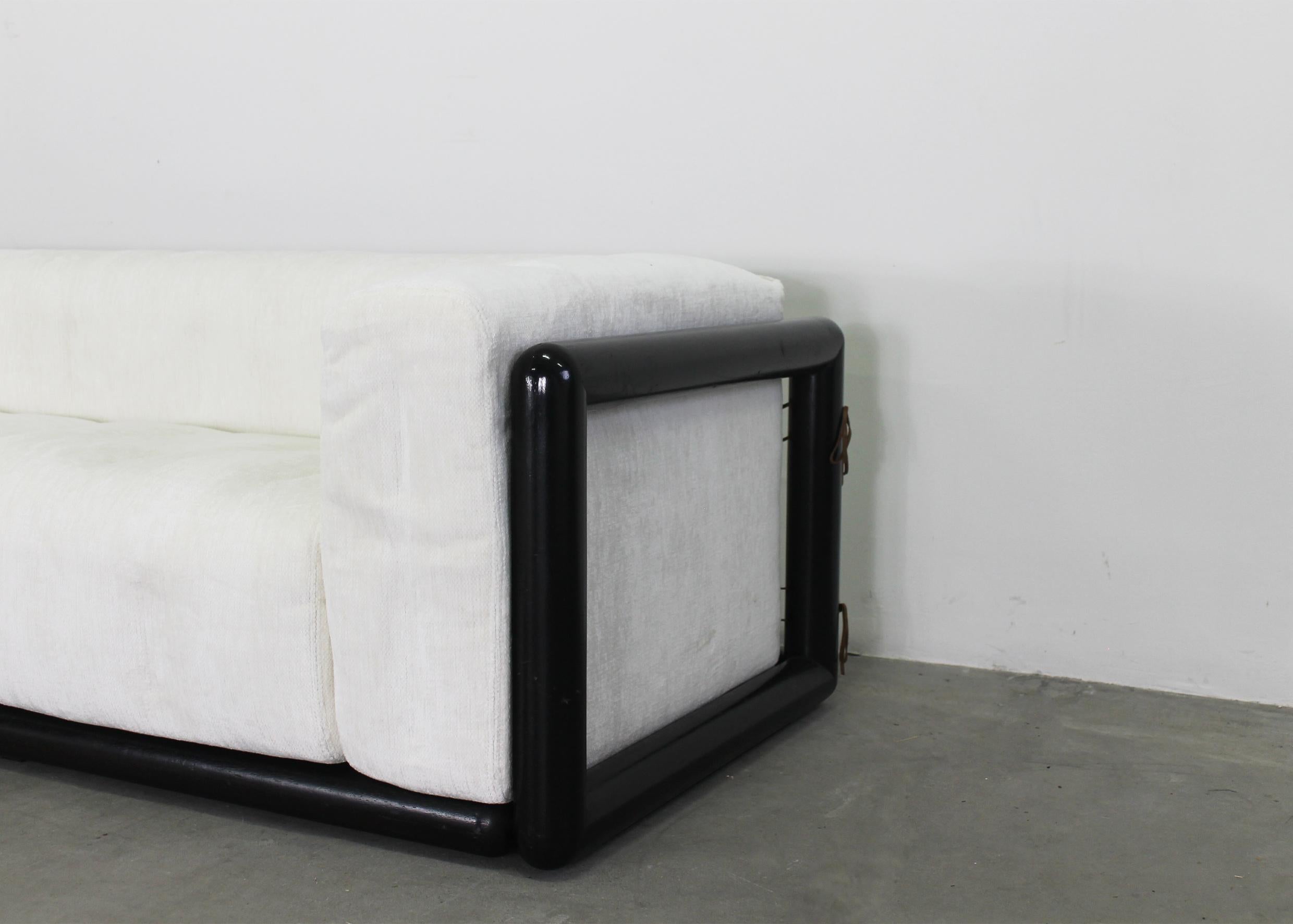 Carlo Scarpa Cornaro Living Room Set in Lacquered Wood and Fabric by Gavina 1970 For Sale 2