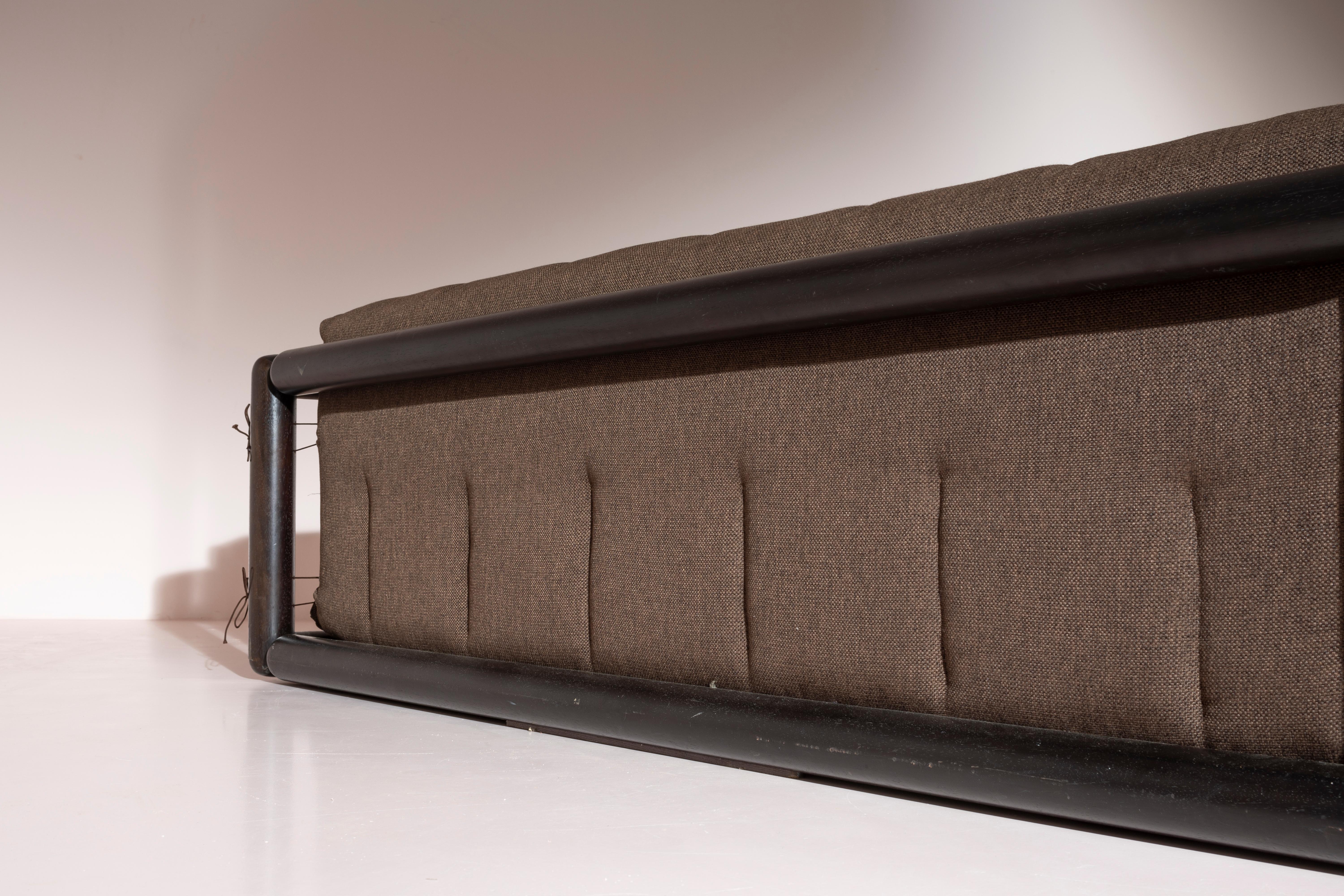 Italian Carlo Scarpa Cornaro sofa for Simon Gavina with original fabric, Italy, 1970s