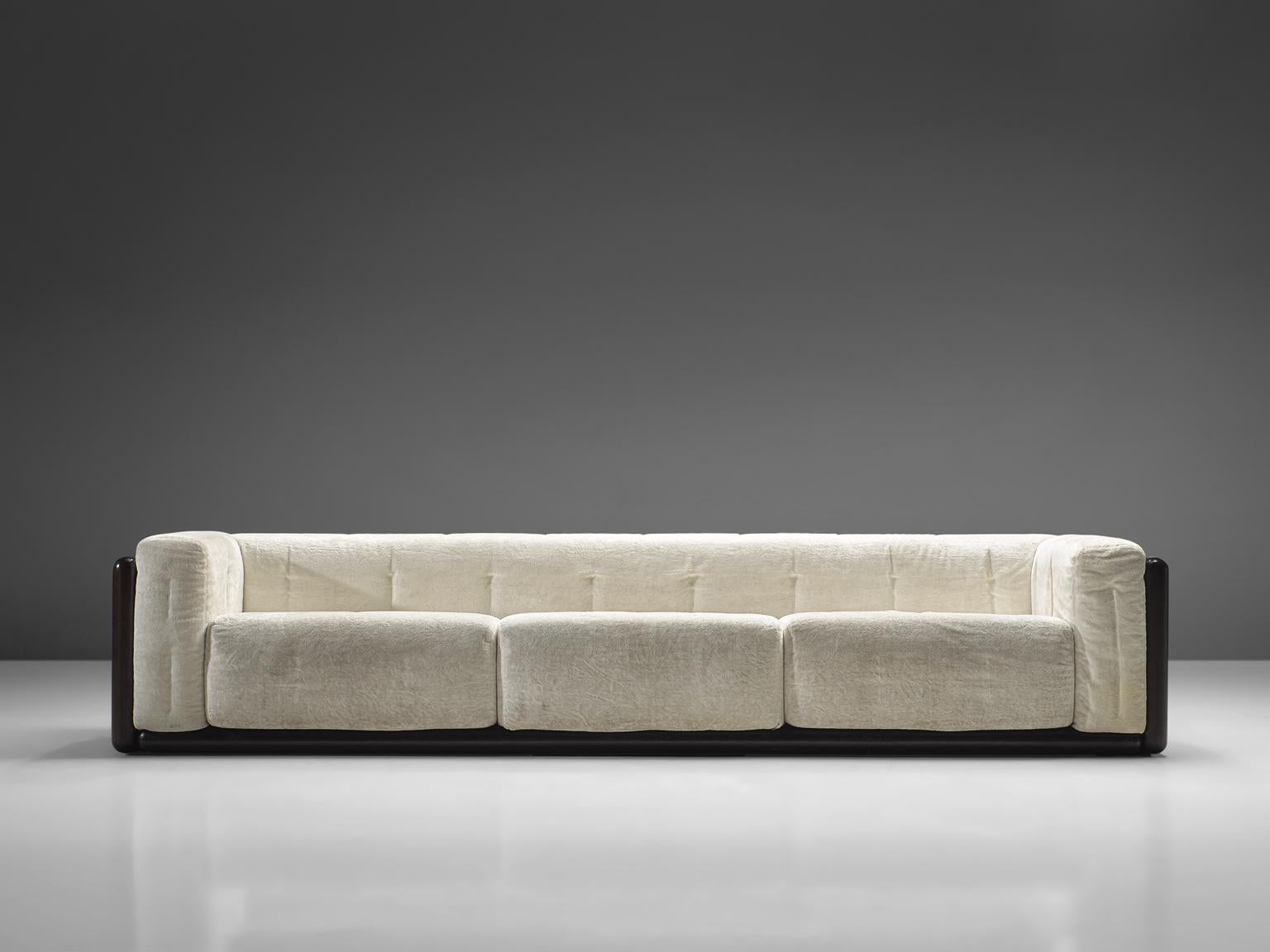 Carlo Scarpa for Simon, 'Cornaro' sofa, white velvet fabric, wood, Italy, 1973

The sofa has a very thick cushion and is upholstered with white fabric. The sofa has a relatively thin back and armrests compared to the seat. The frame is made out of