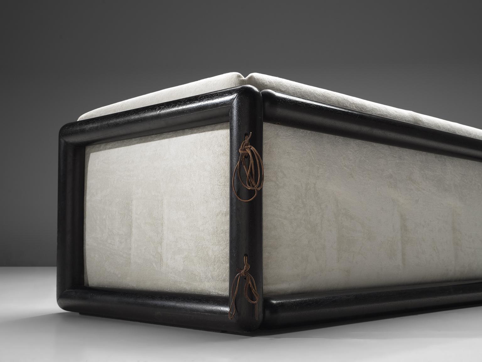 Carlo Scarpa 'Cornaro' Sofa for Simon in White Velvet In Good Condition In Waalwijk, NL
