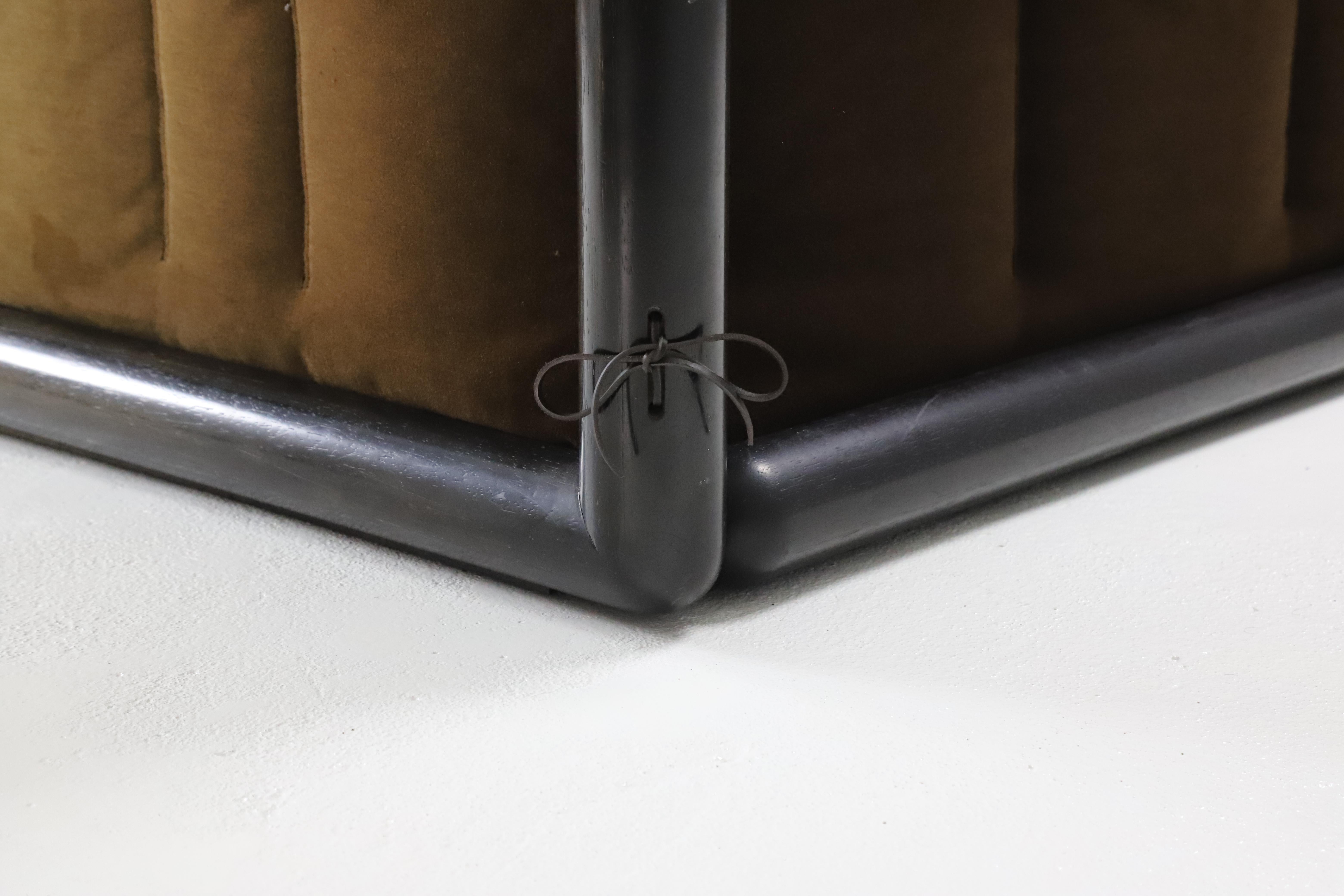 Carlo Scarpa 'Cornaro' Sofa aus originalem Mohair-Samt für Simon, 1973 im Angebot 2