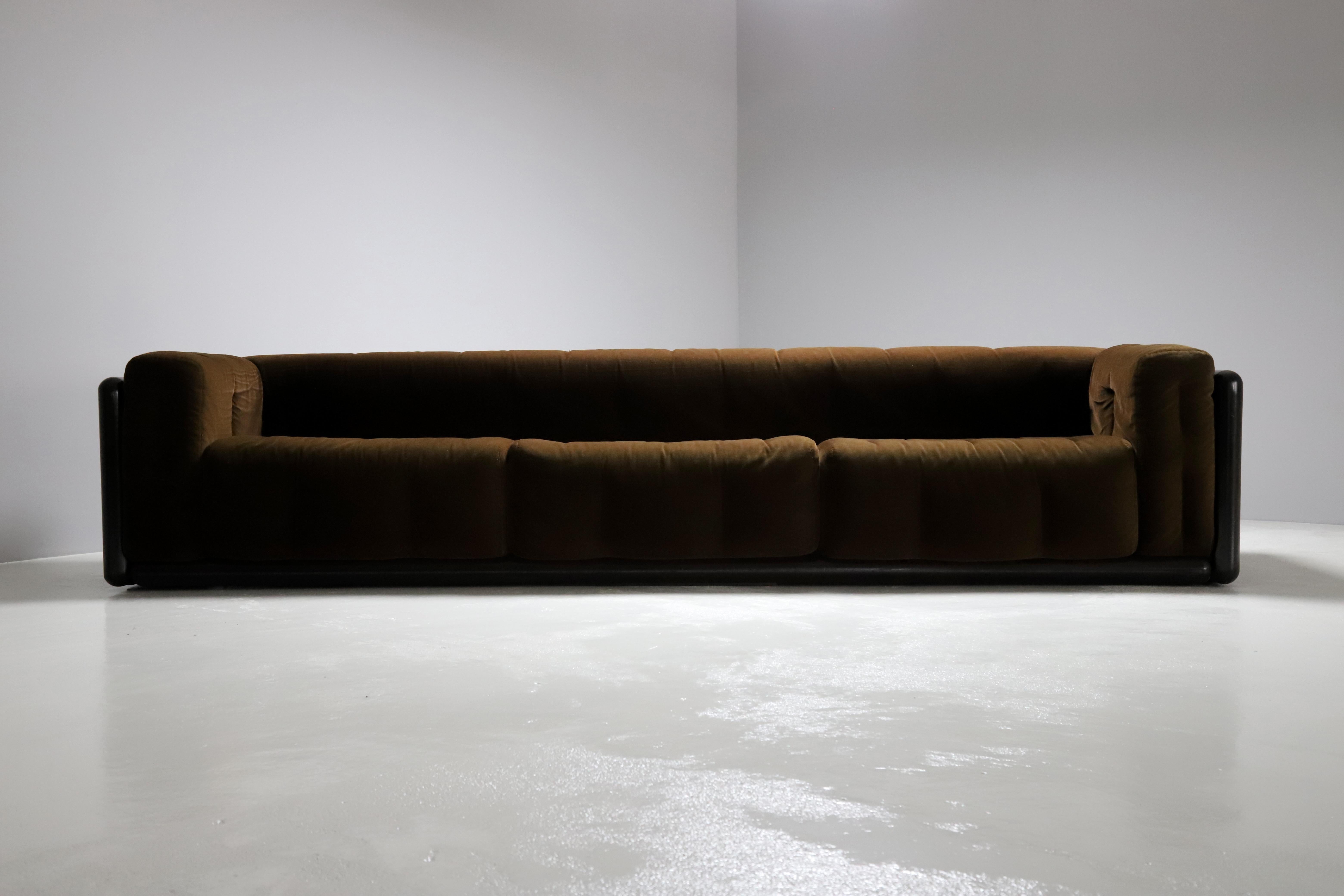 Carlo Scarpa 'Cornaro' Sofa aus originalem Mohair-Samt für Simon, 1973 (Moderne der Mitte des Jahrhunderts) im Angebot