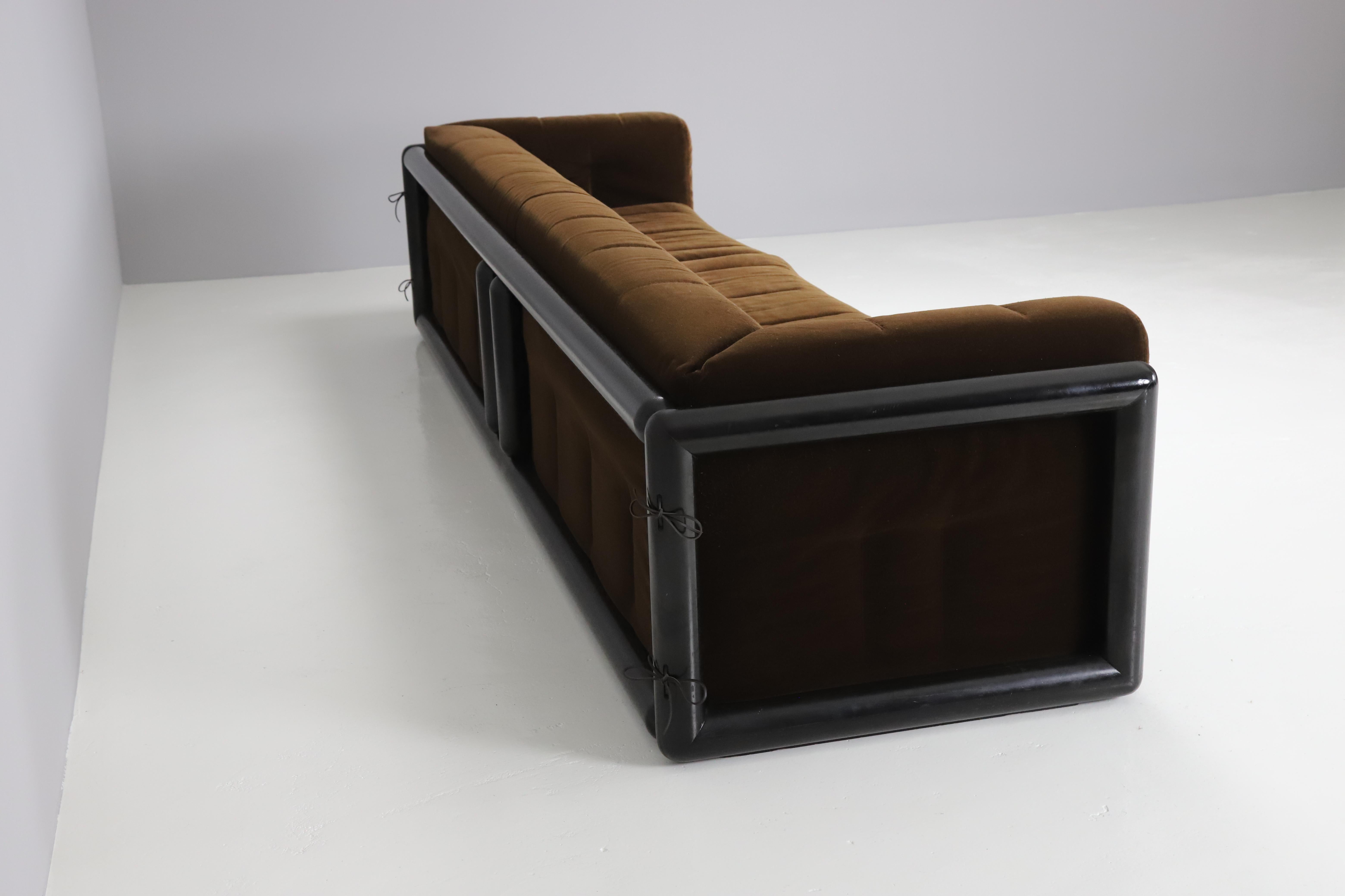 Carlo Scarpa 'Cornaro' Sofa aus originalem Mohair-Samt für Simon, 1973 (Italienisch) im Angebot