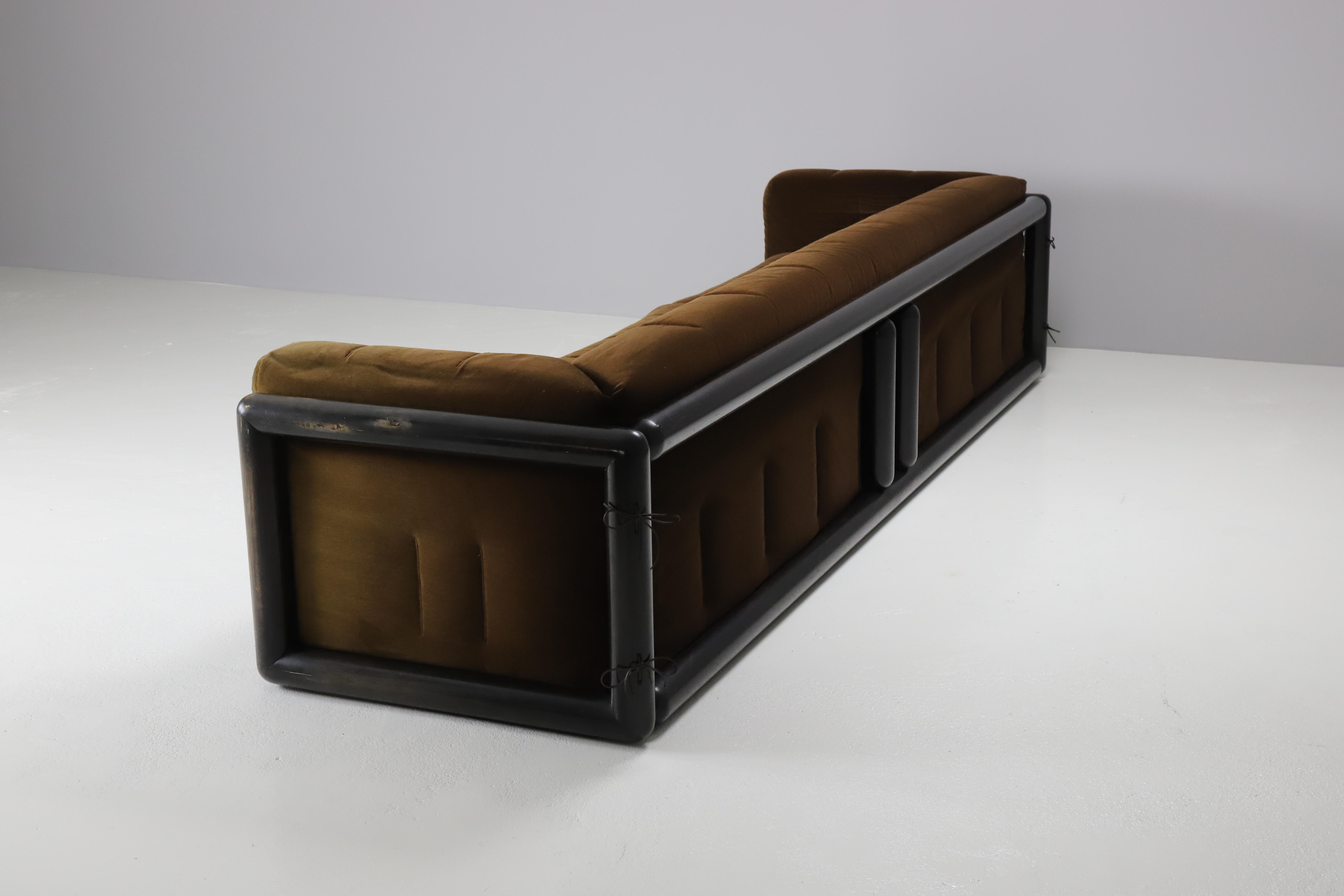 Carlo Scarpa 'Cornaro' Sofa aus originalem Mohair-Samt für Simon, 1973 (Gebeizt) im Angebot