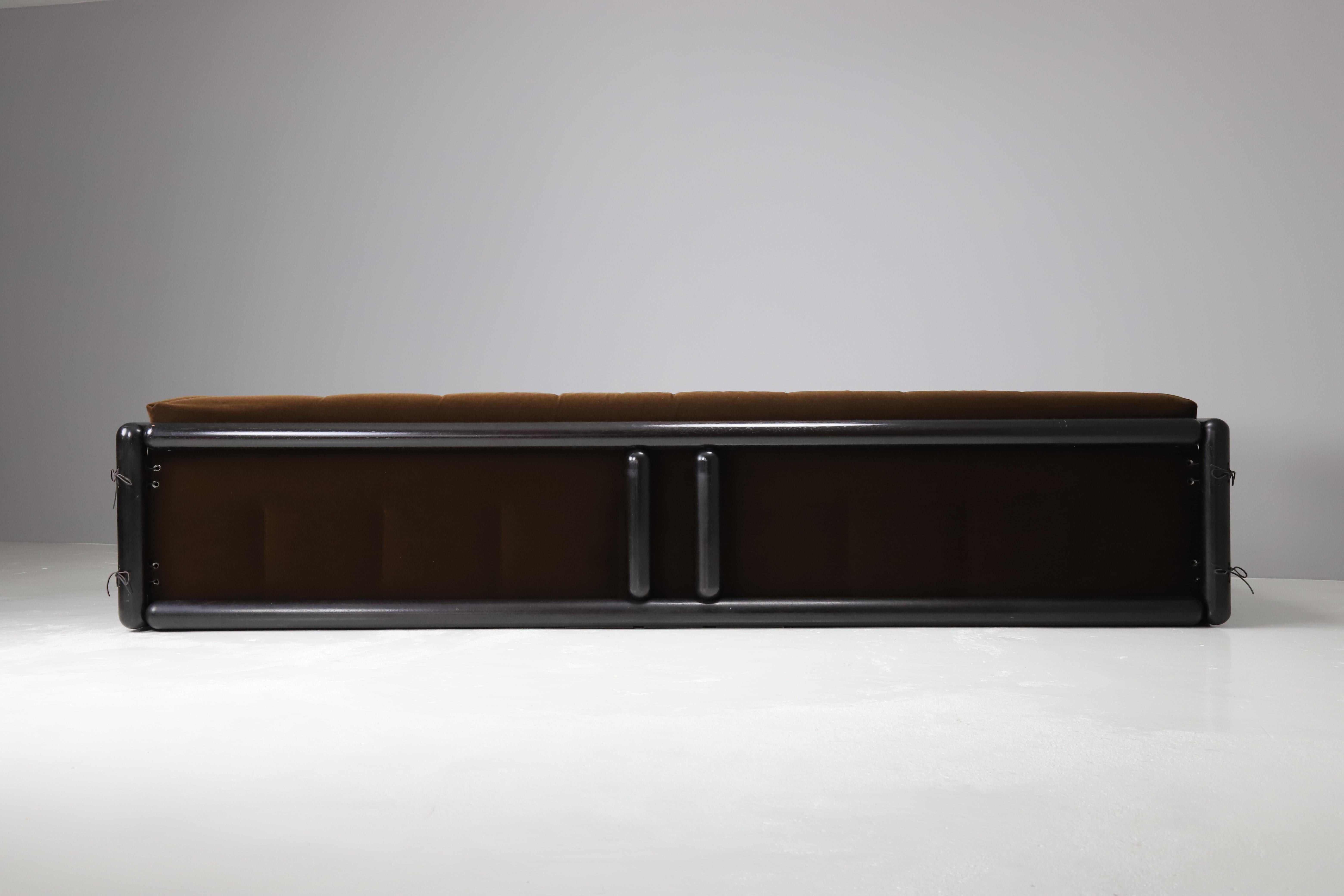 Carlo Scarpa 'Cornaro' Sofa aus originalem Mohair-Samt für Simon, 1973 (Ende des 20. Jahrhunderts) im Angebot