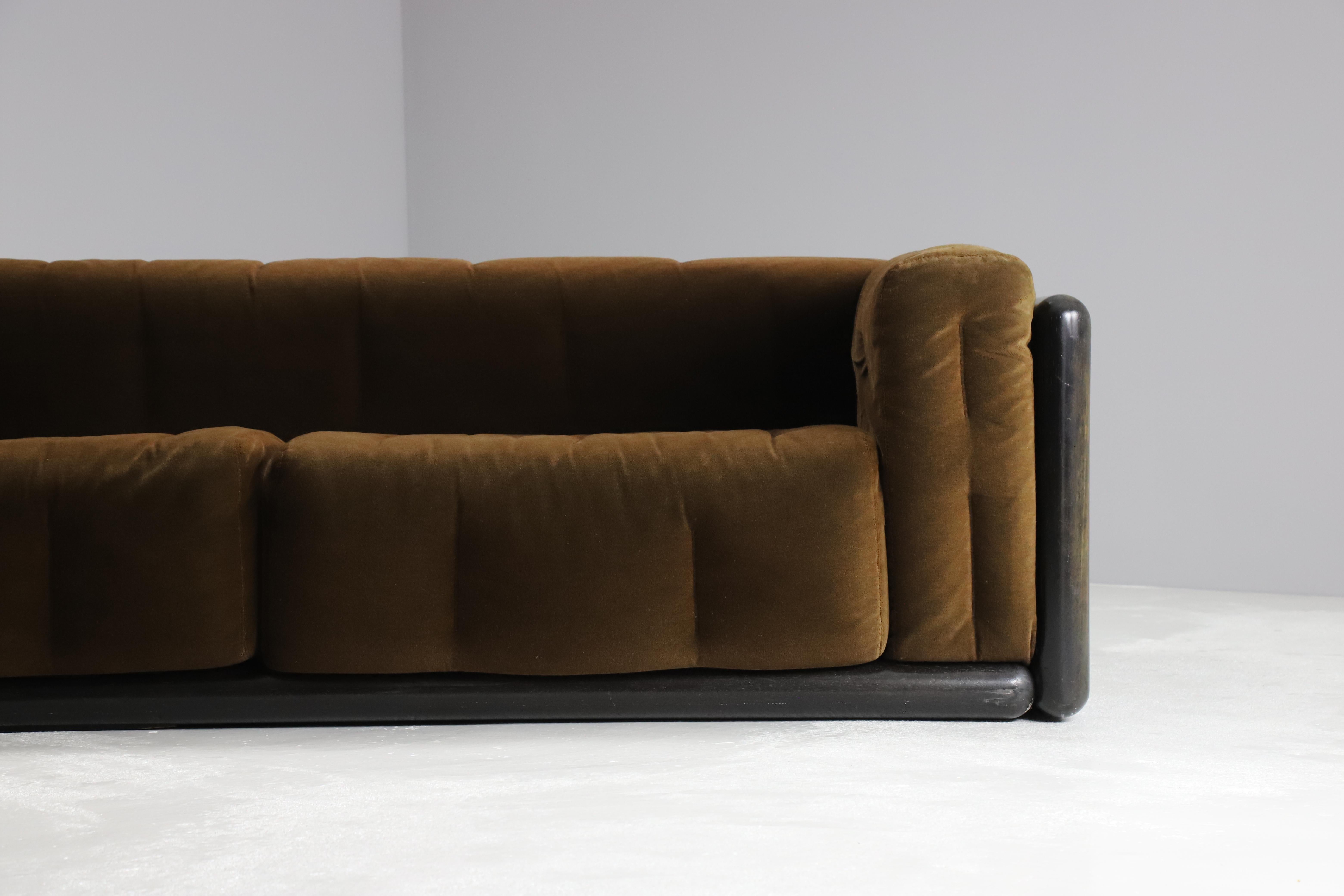 Carlo Scarpa 'Cornaro' Sofa aus originalem Mohair-Samt für Simon, 1973 (Leder) im Angebot