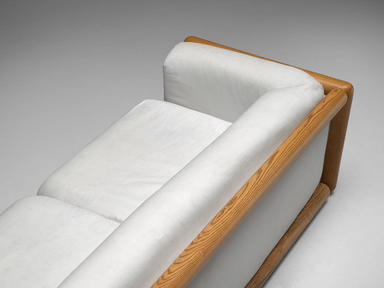 Carlo Scarpa 'Cornaro' Sofa in White Fabric In Good Condition In Waalwijk, NL