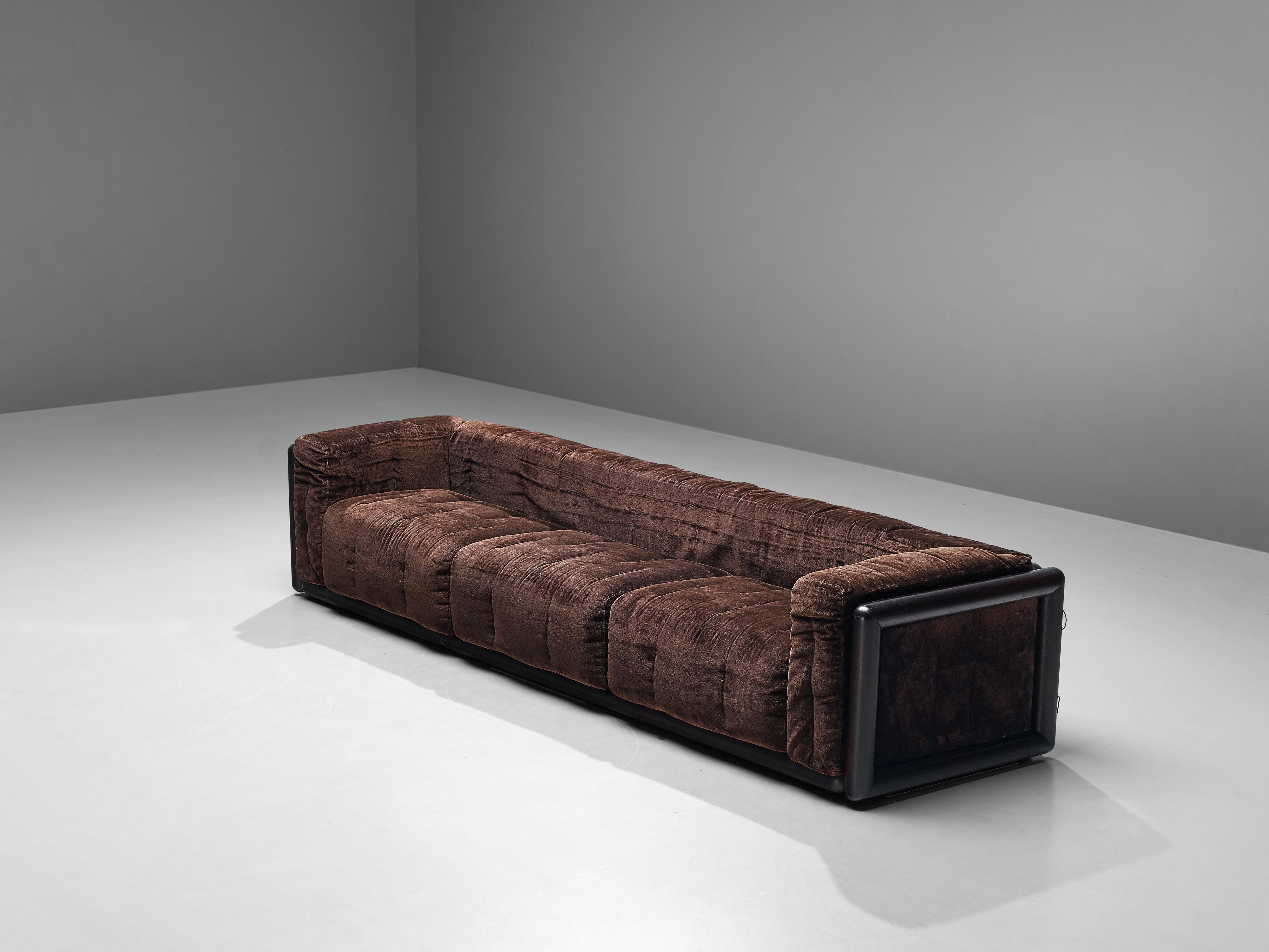 Carlo Scarpa for Simon, 'Cornaro' sofa, mahogany, velvet fabric, Italy, design 1973

The 'Cornaro' sofa by Carlo Scarpa is a perfect example of the Ultrarazionale style; breaking away from the strict limits of Rationalism, resulting in a sofa with a