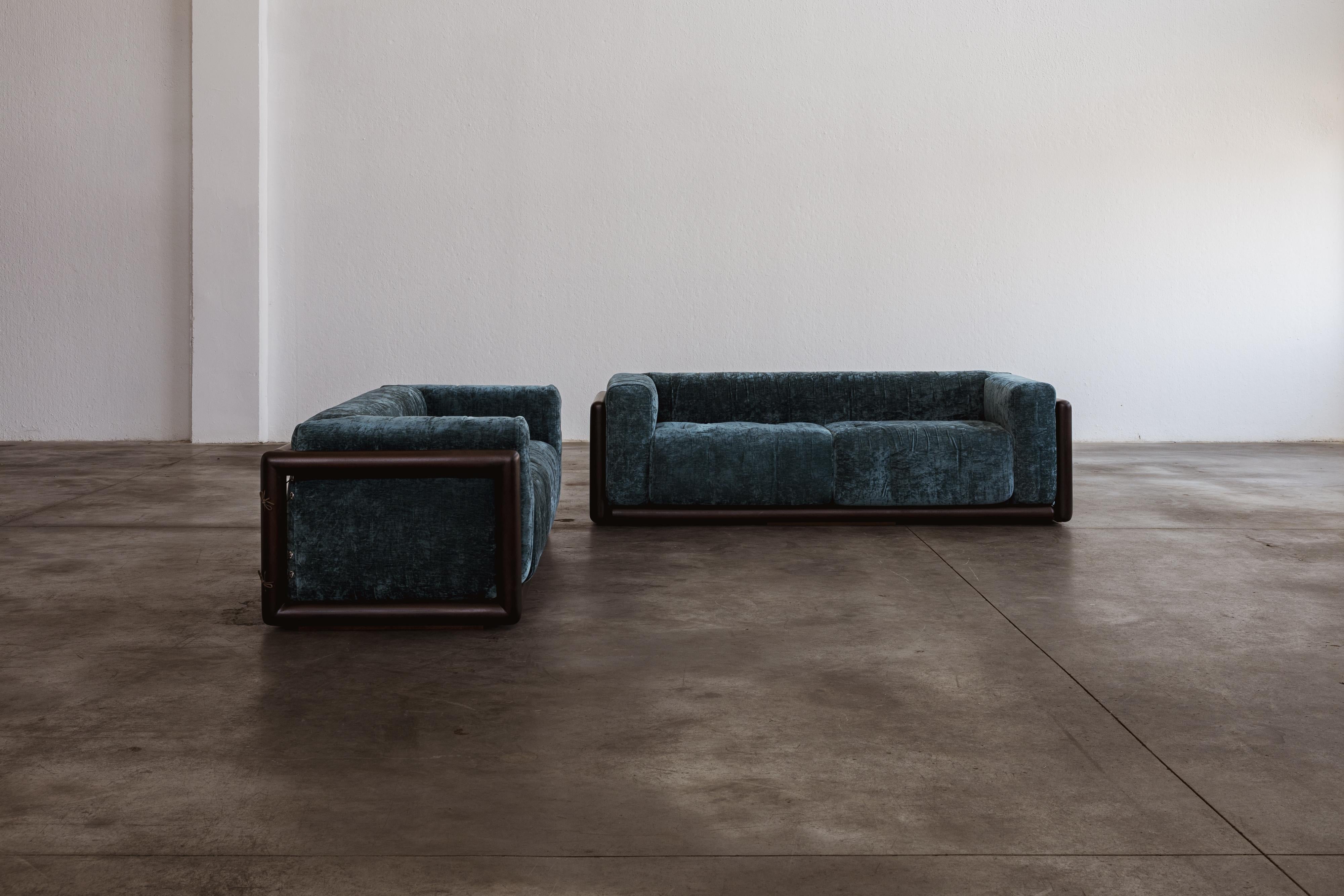 Post-Modern Carlo Scarpa “Cornaro” Sofas for Gavina, 1973, Set of 2 For Sale