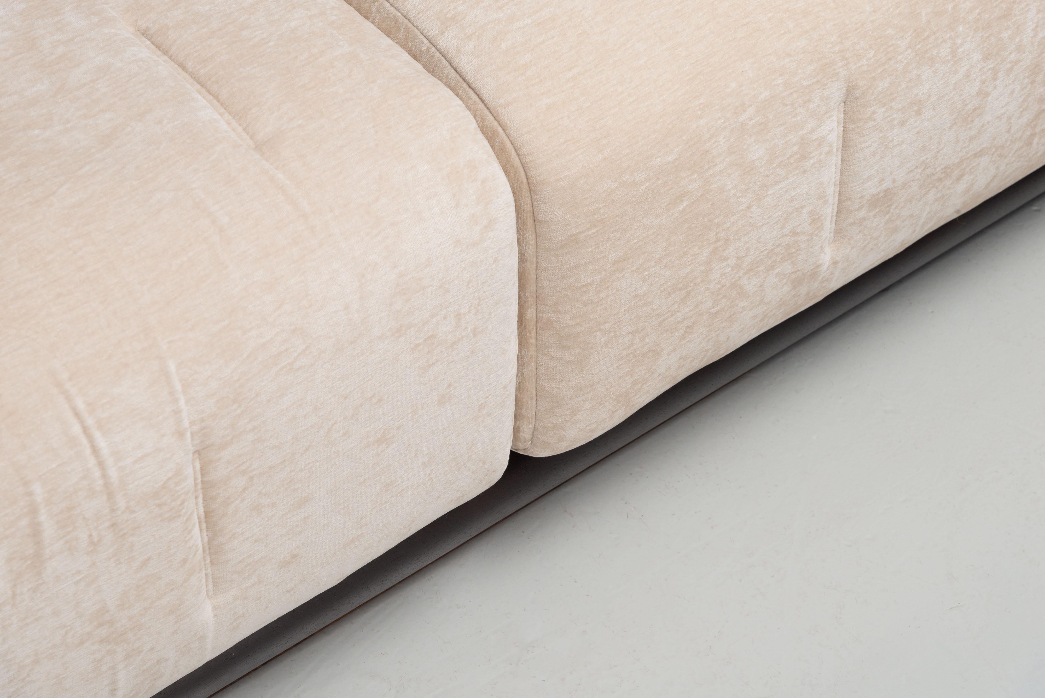 Carlo Scarpa Cornaro sofas for Simon Gavina Italy 1973 3