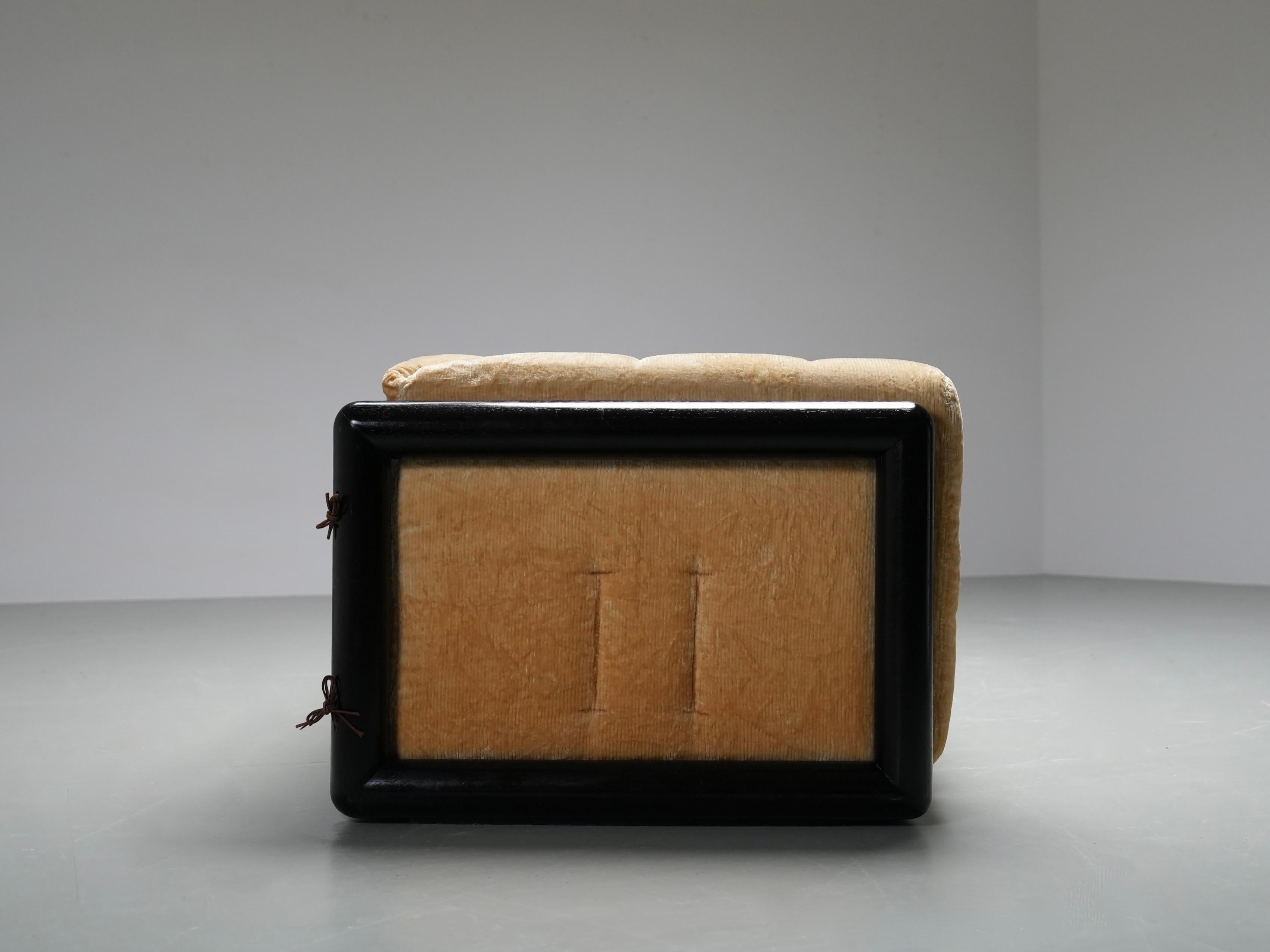 Divano a tre posti in velluto di Carlo Scarpa 